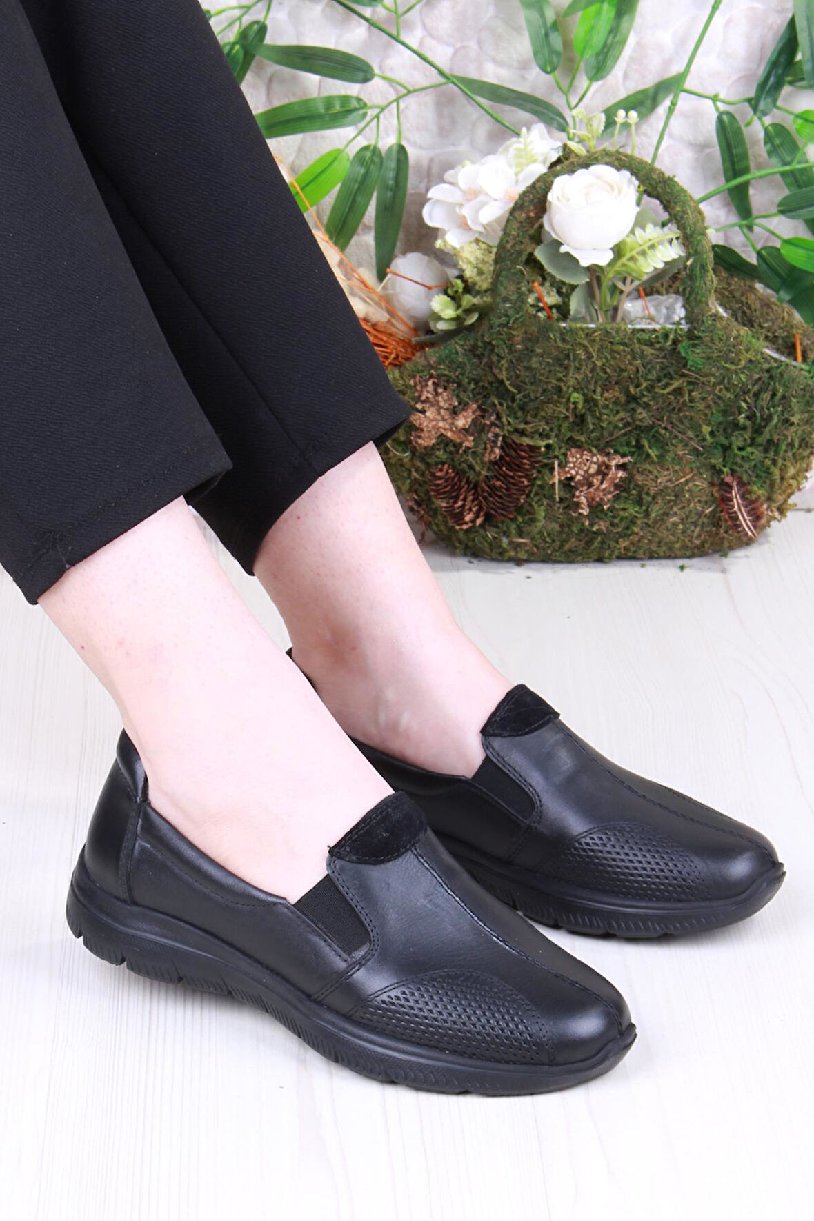 Mehmet Mete 32028 Anatomik Hafif Rahat Hakiki Deri Kadın Ayakkabı