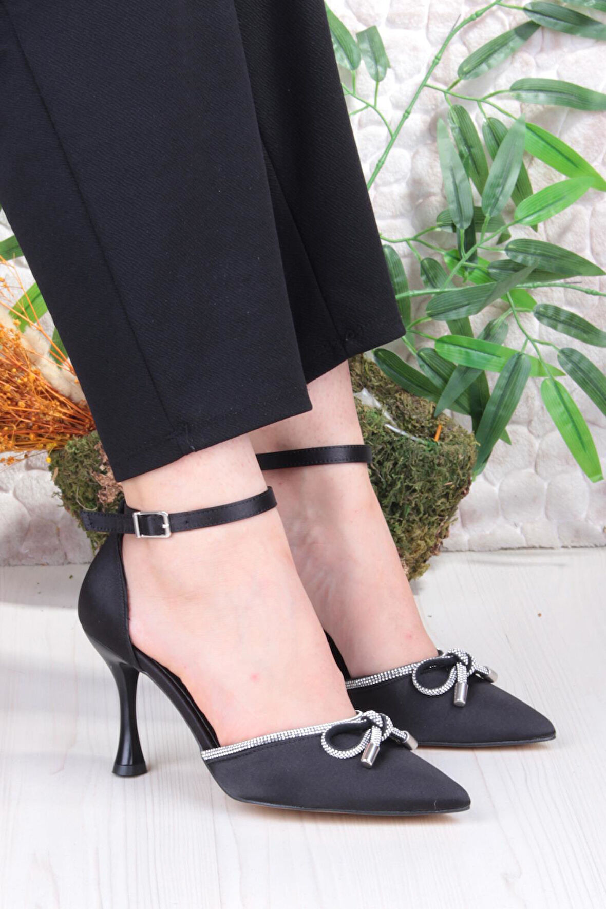 Fort 35695 Saten Fiyonklu Biye Taşlı Topuklu Abiye Ayakkabı Kadın Ayakkabı