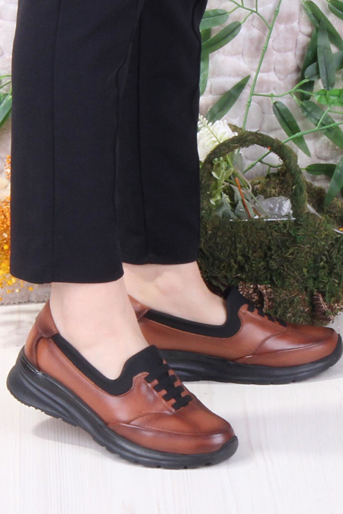 Mehmet Mete 42044 Hafif Rahat Esnek Hakiki Deri Kadın Ayakkabı