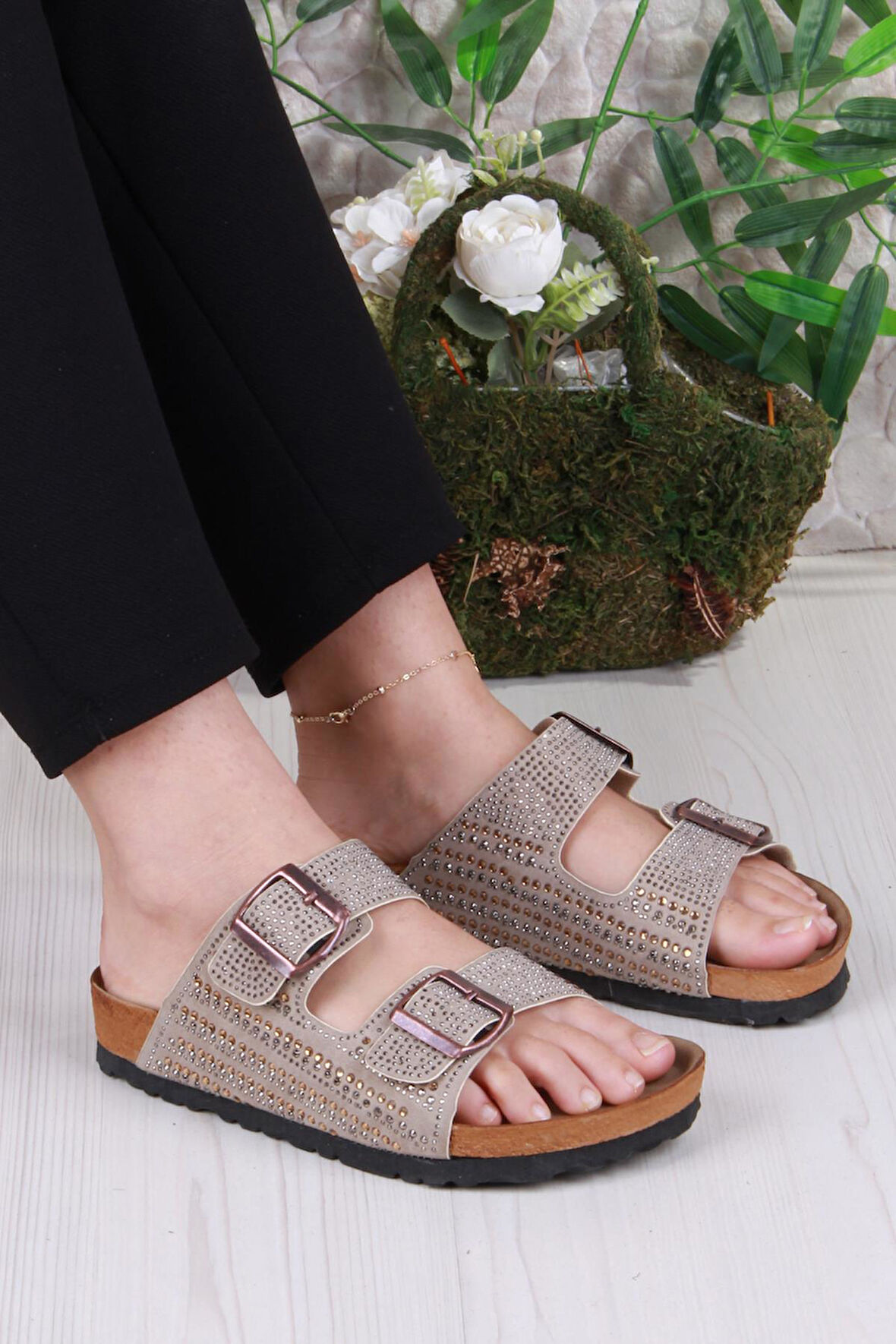 Fort 8731 Anatomik Rahat Taban Taşlı Çift Tokalı Şık Kadın Terlik