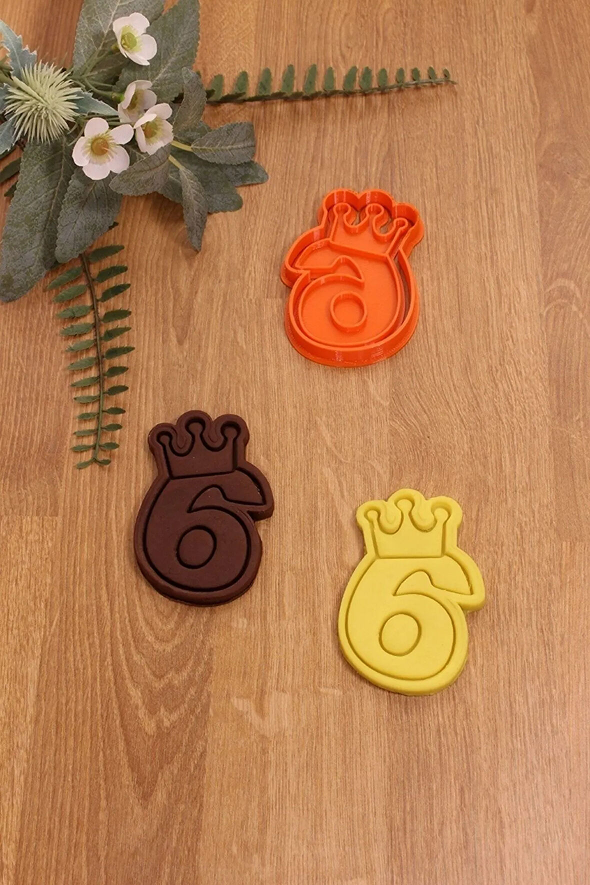 Taçlı 6 Altı Rakam Kurabiye Kalıbı Ve Hamur Şekillendirici