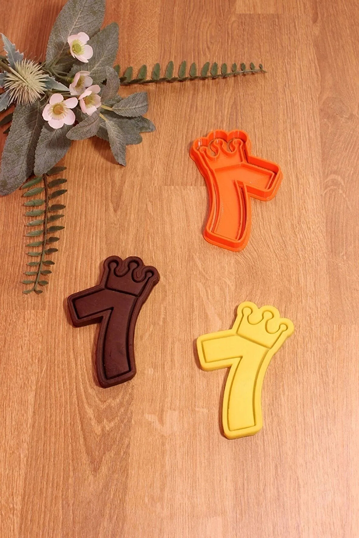 Taçlı 7 Yedi Rakam Kurabiye Kalıbı Ve Hamur Şekillendirici