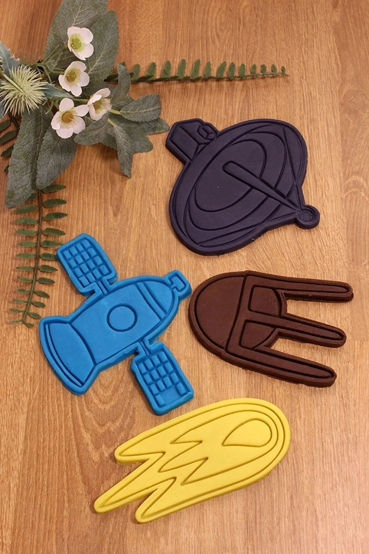 Uzay Uydu Anten Gök Taşı Kayan Yıldız 8li Set Kurabiye Kalıbı Ve Hamur Şekillendirici