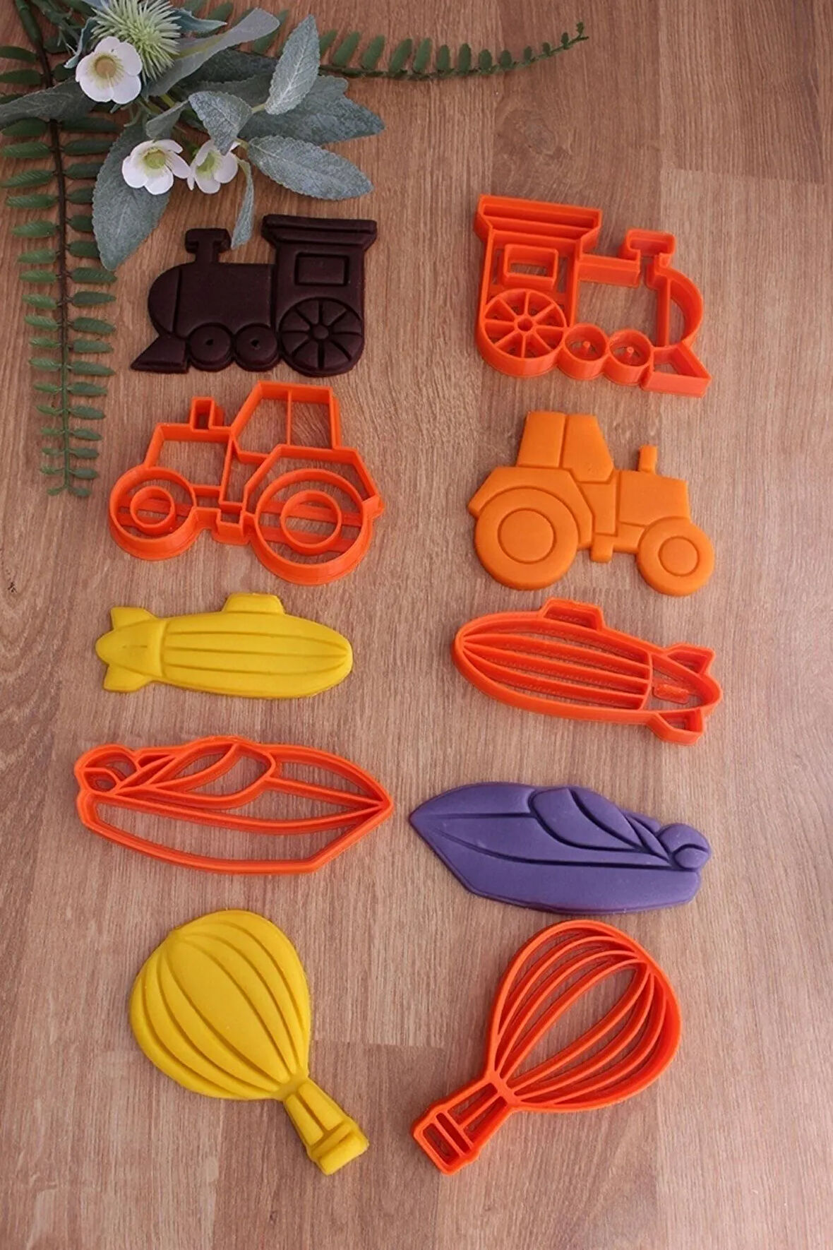 Lokomotif Traktör Zeplin Sürat Teknesi Balon Araçlar Seti Kurabiye Kalıbı Ve Hamur Şekillendirici