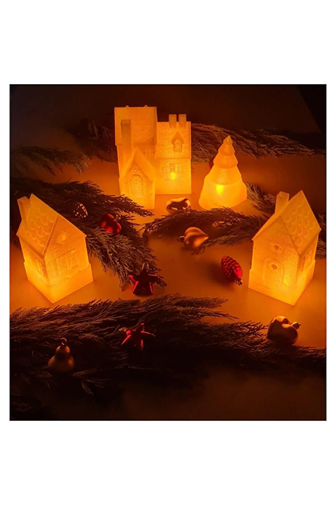 Led Mum Işıklı Yılbaşı Köyü Köşk Evi Dekoratif Biblo 4 Parçalı Set, 5 Adet Led Mum Dahildir