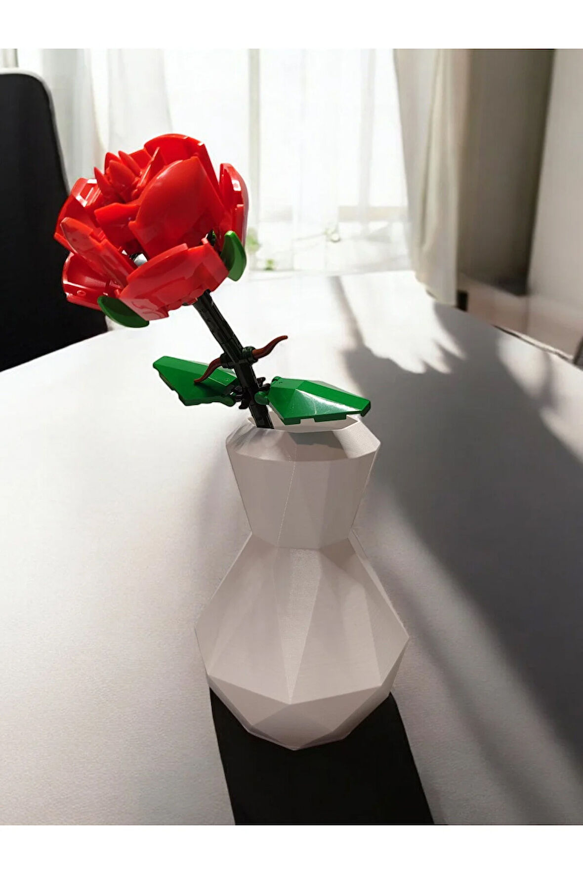 Kristal Görünümlü Iskandinav Tarz Özel Tasarım Dekoratif Vazo Ve Blok Kırmızı Gül Yapım Seti