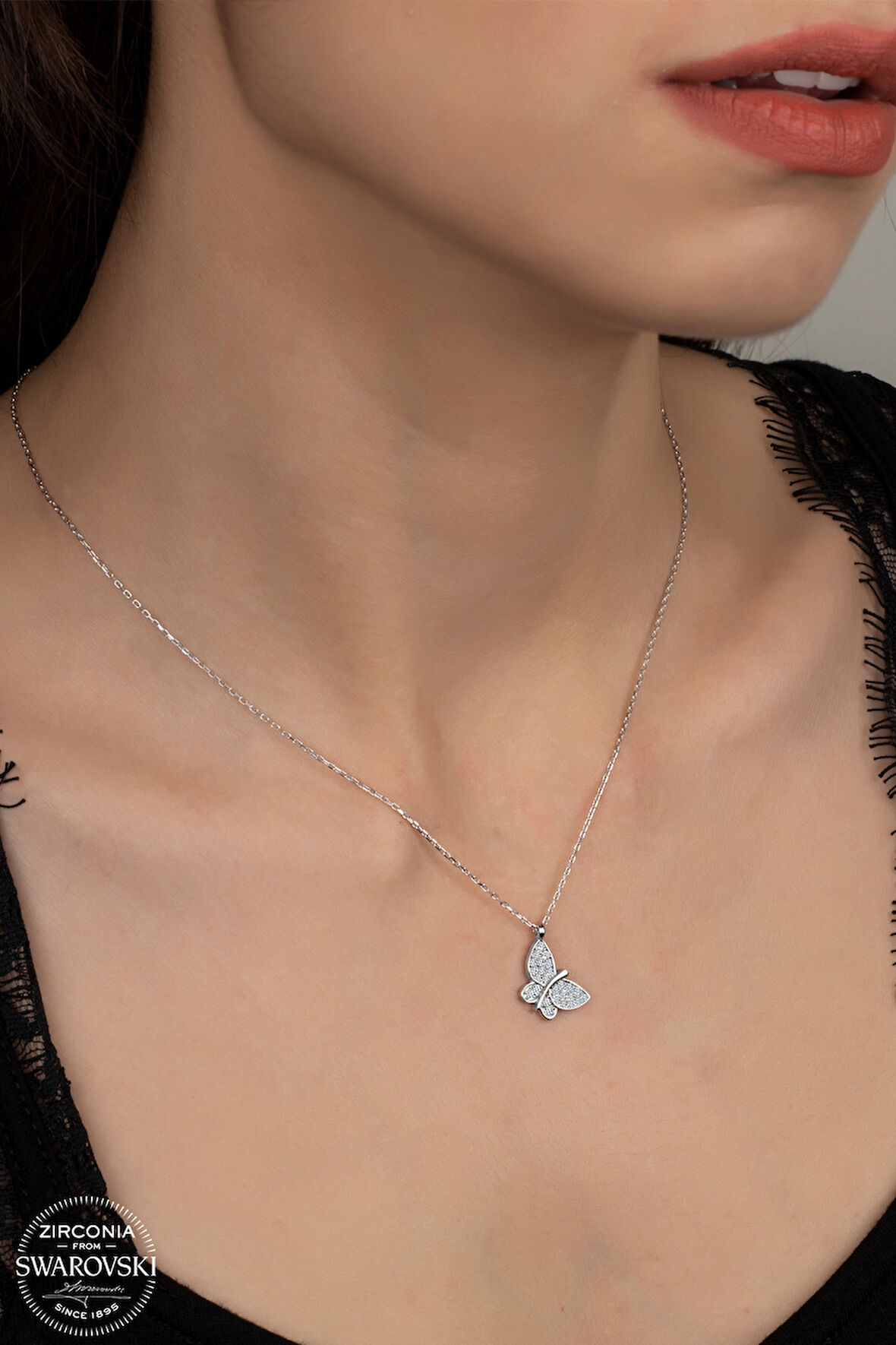 SWAROVSKİ CRYSTAL KELEBEK 925 AYAR GÜMÜŞ KOLYE