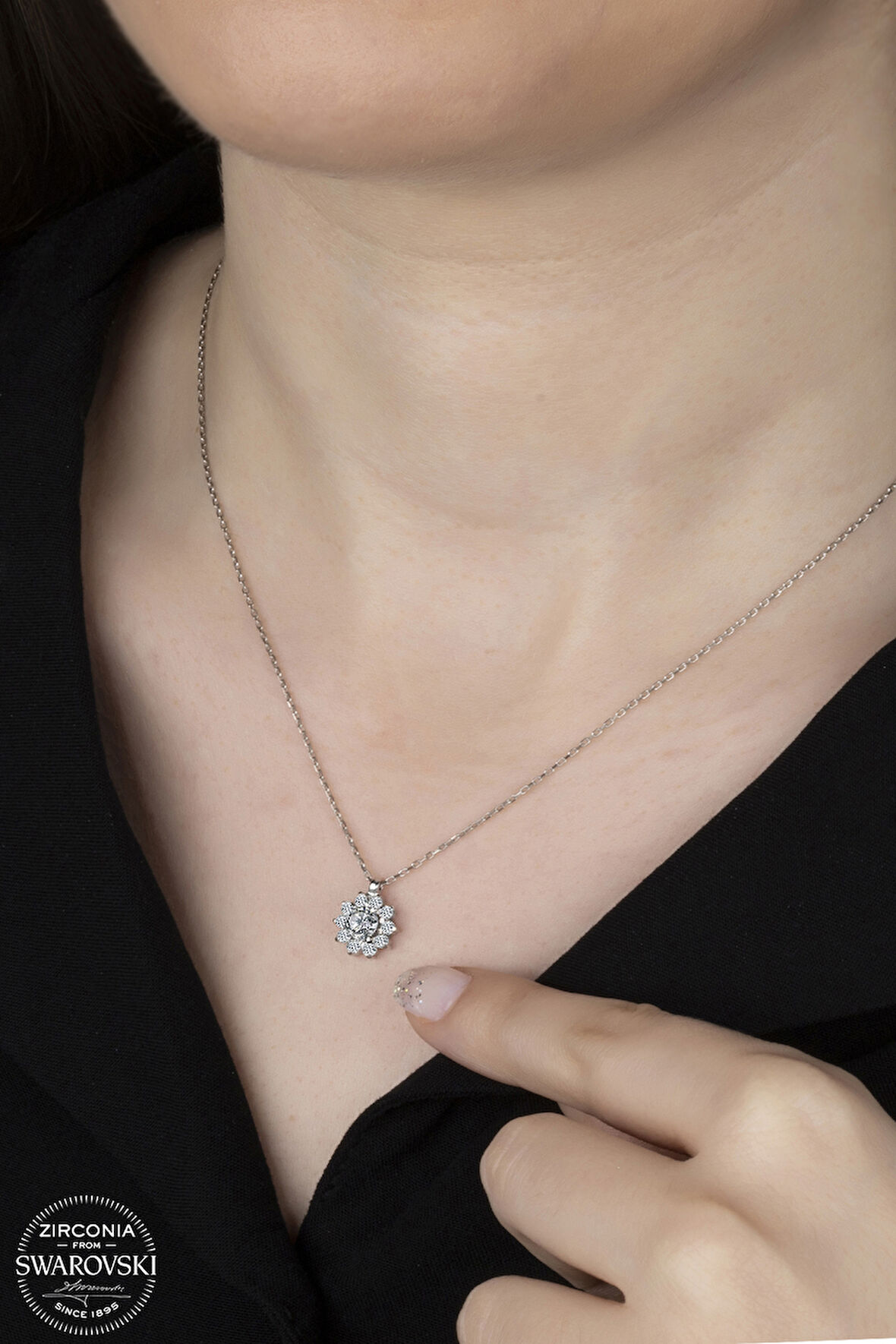 SWAROVSKİ CRYSTAL ÇİÇEK 925 AYAR GÜMÜŞ KOLYE