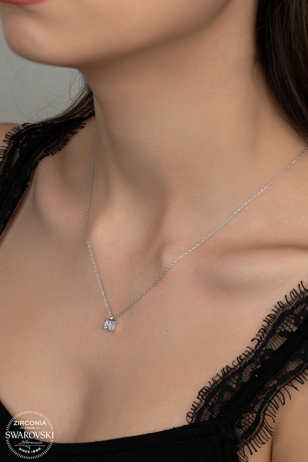 SWAROVSKİ CRYSTAL TEK TAŞ BAGET  925 AYAR GÜMÜŞ KOLYE