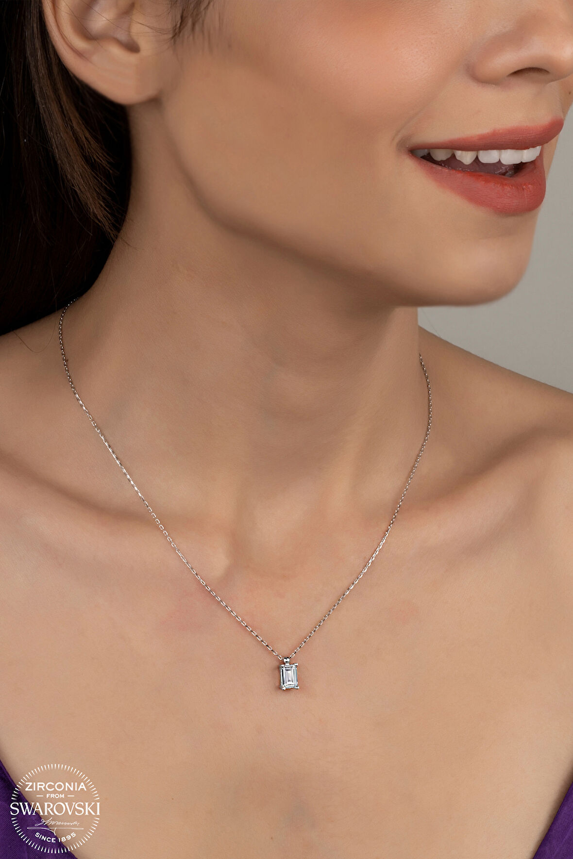 SWAROVSKİ CRYSTAL DİK DÖRTGEN BAGET  925 AYAR GÜMÜŞ KOLYE