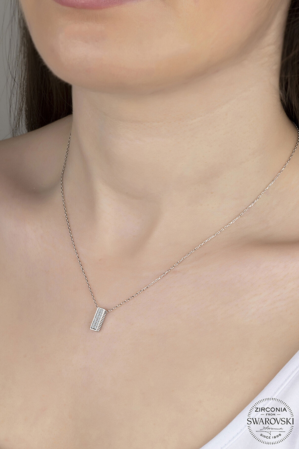 SWAROVSKİ CRYSTAL DİKDÖRTGEN  925 AYAR GÜMÜŞ KOLYE