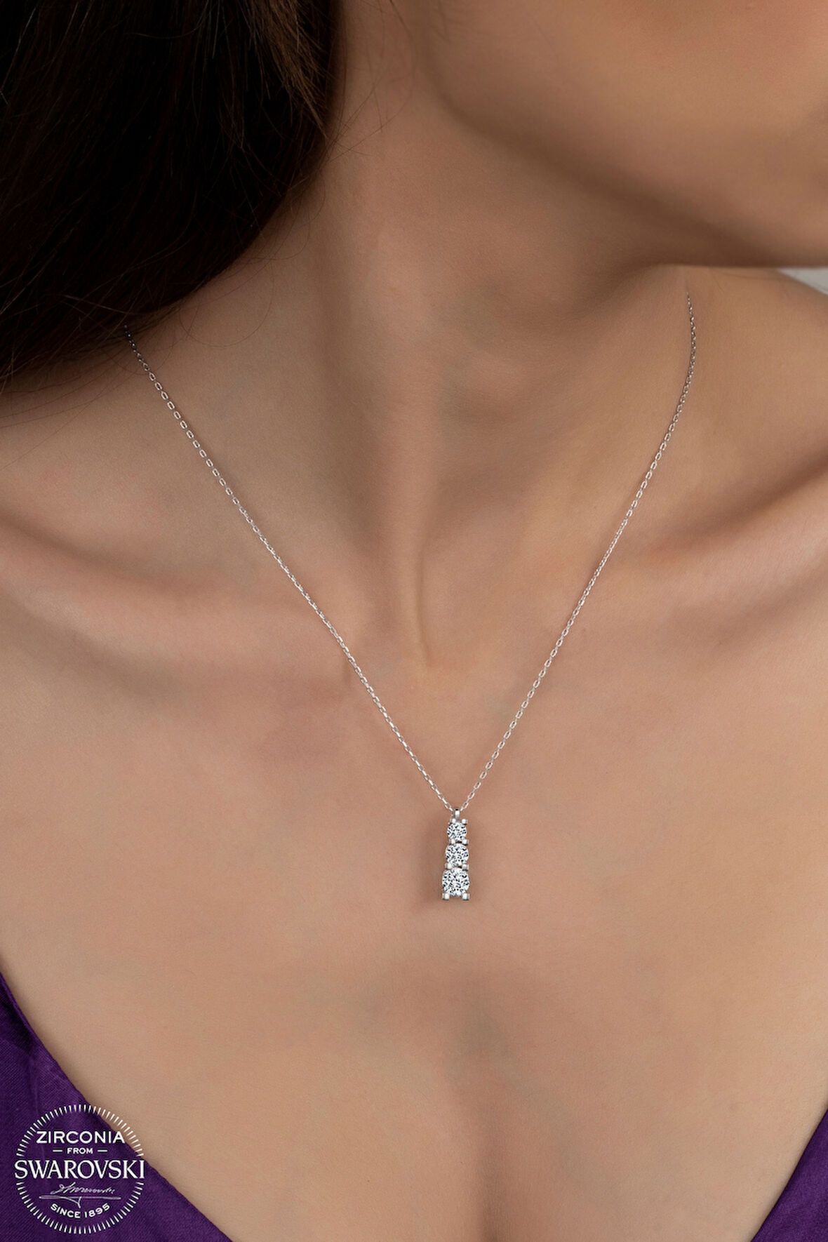 SWAROVSKİ CRYSTAL ÜÇ TAŞ SIRALI  925 AYAR GÜMÜŞ KOLYE