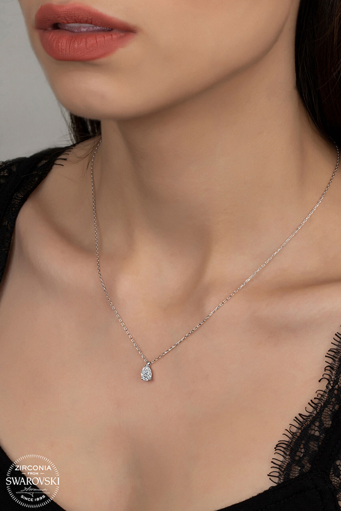 SWAROVSKİ CRYSTAL TEK TAŞ BAGET  925 AYAR GÜMÜŞ KOLYE