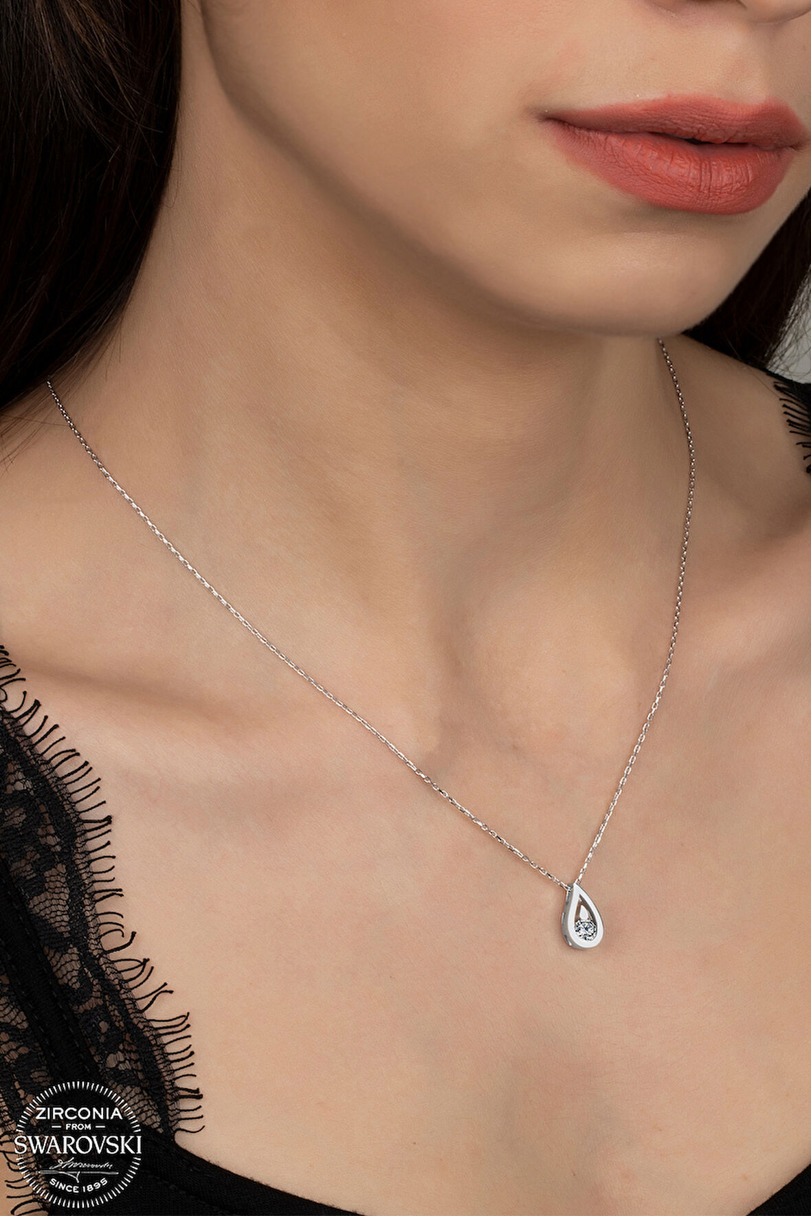 SWAROVSKİ CRYSTAL DAMLA TEK TAŞ  925 AYAR GÜMÜŞ KOLYE