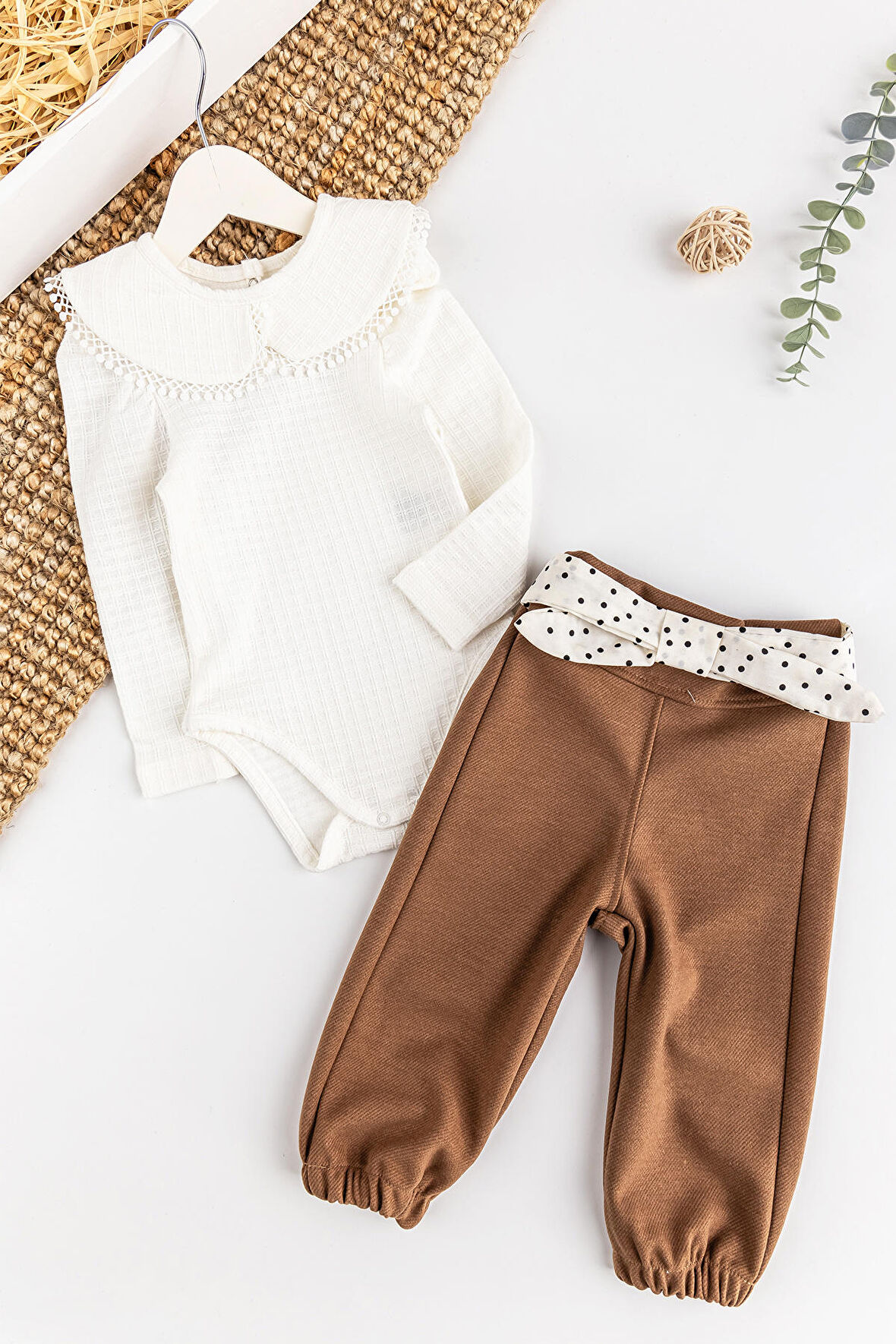 Bebe Yakalı Kendinden Desenli Kız Bebek/Çocuk Pantolonlu Takım