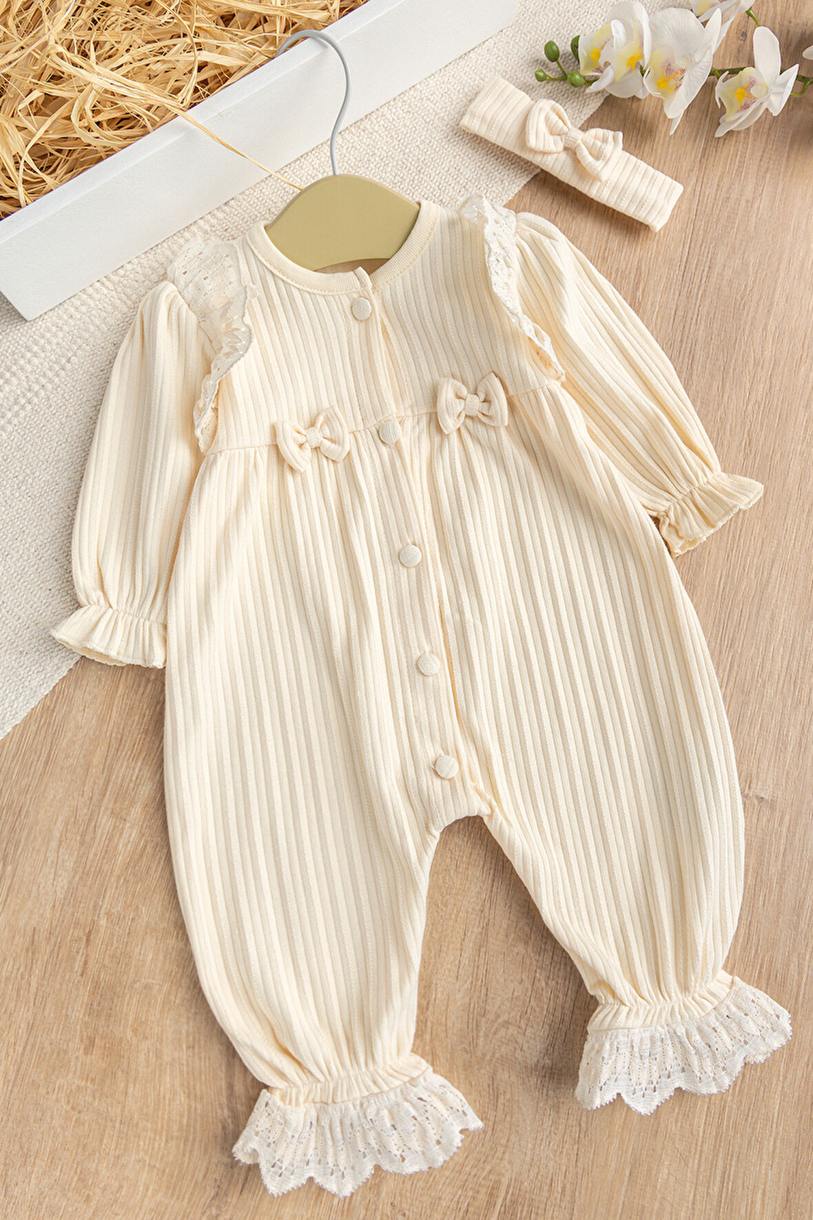 Güpürlü Fiyonklu  %100 Pamuk Penye Kız Bebek Tulum