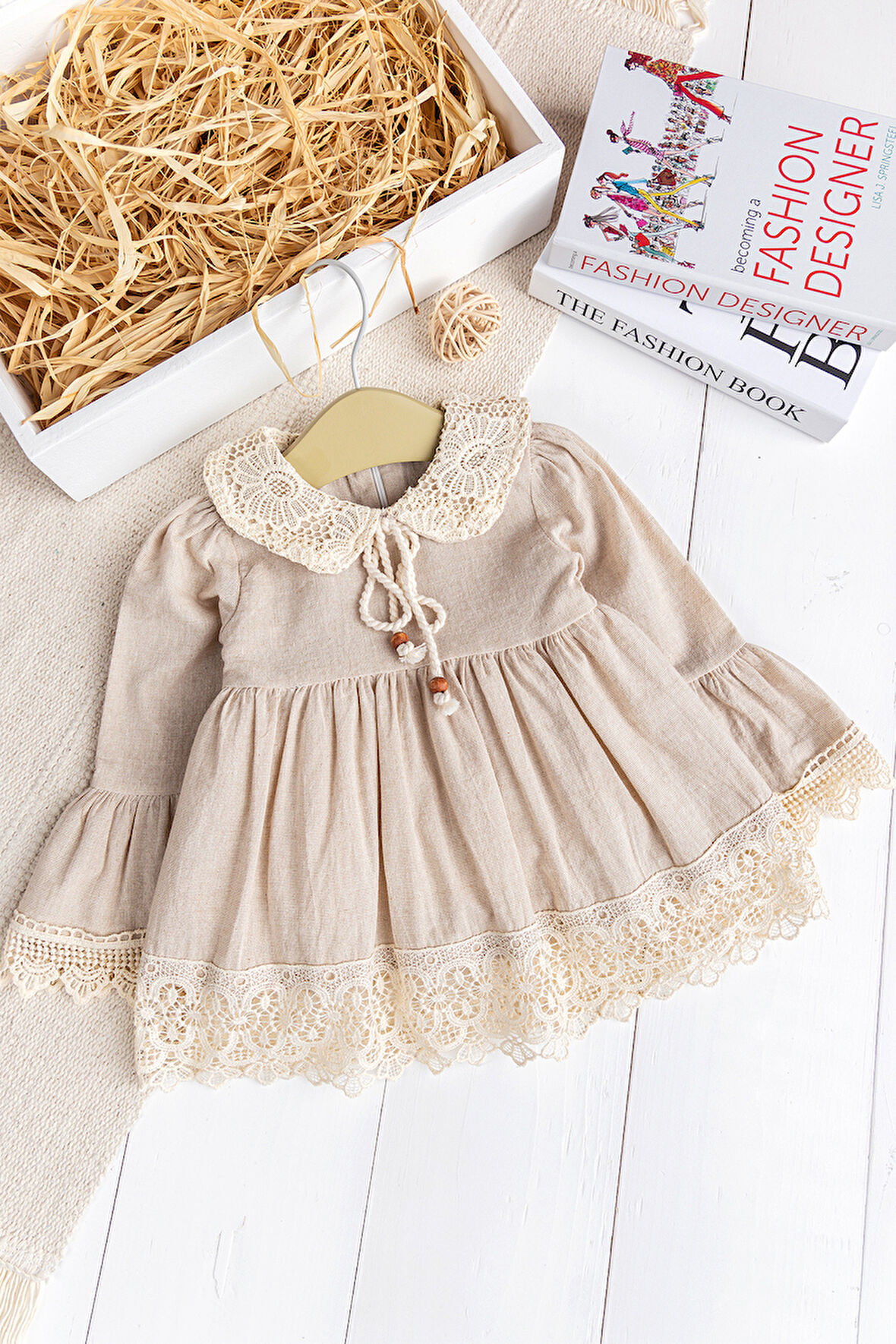 Dantel Detaylı Dokuma Kumaş Bej Kız Bebek Elbise Şık Özelgün Elbise