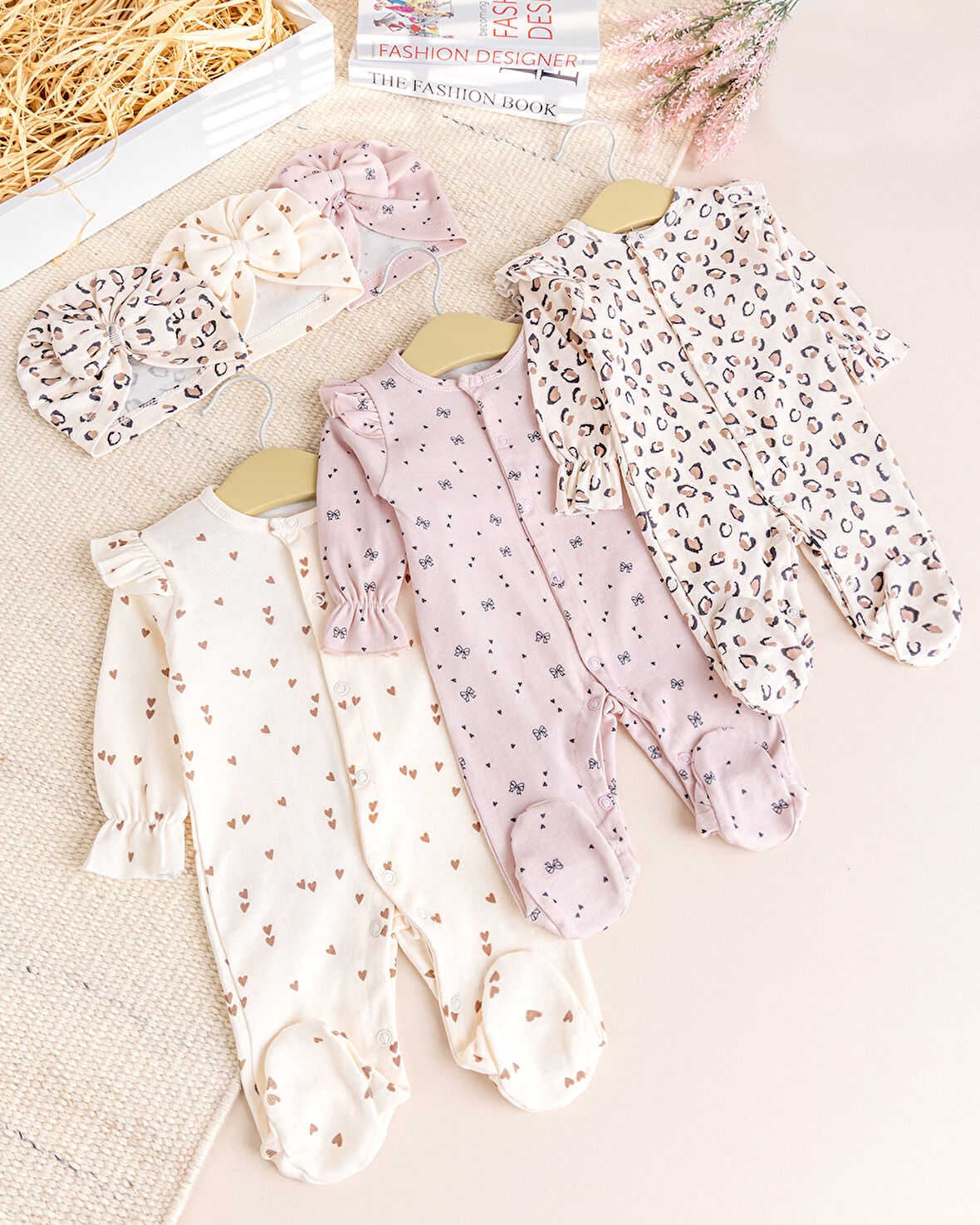 Üçlü 100% Pamuk Şapkalı Kız Bebek Tulum