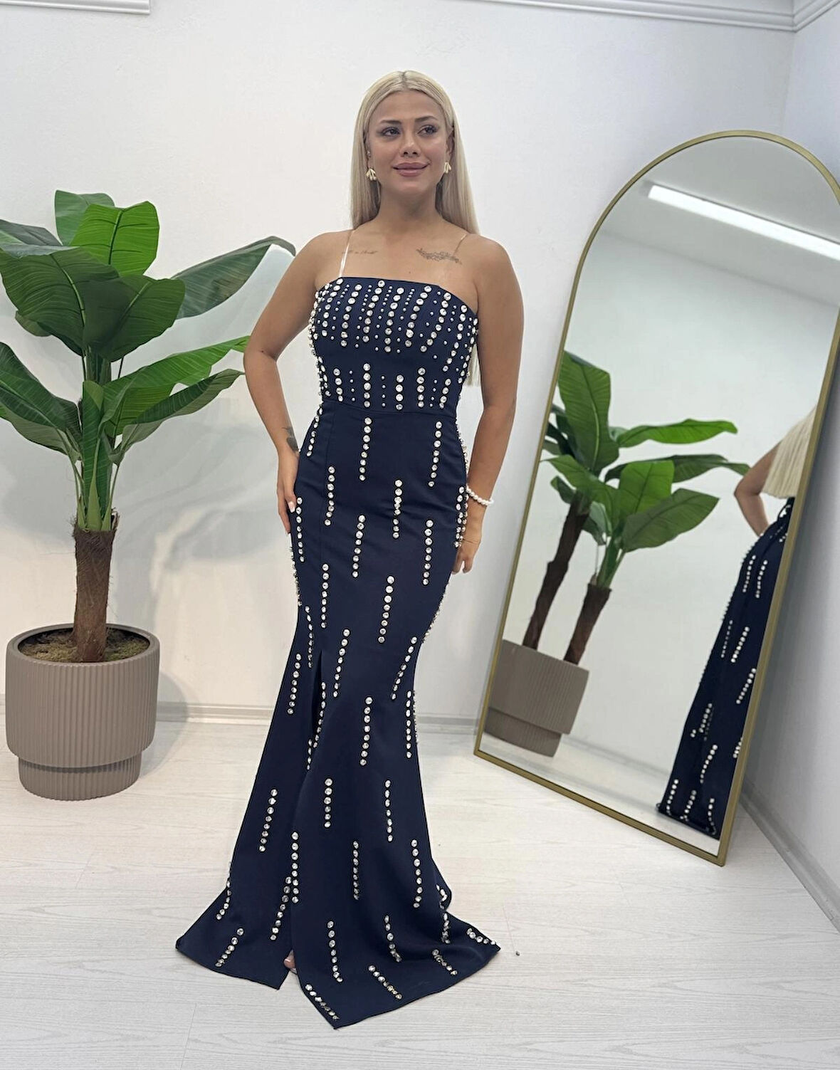 Straplez TAŞ DETAYLI YIRTMAÇLI KREP ELBİSE