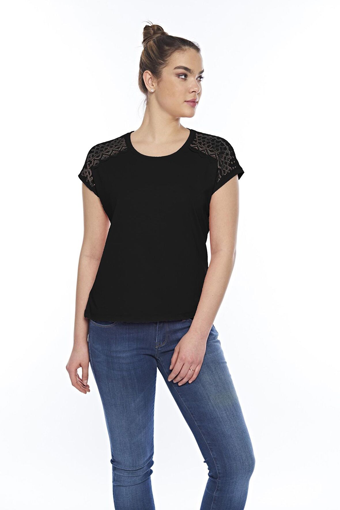 Kadın Pamuklu Modal Kolsuz Dantelli̇ Üst Comfort Fi̇t Tişört - 2408