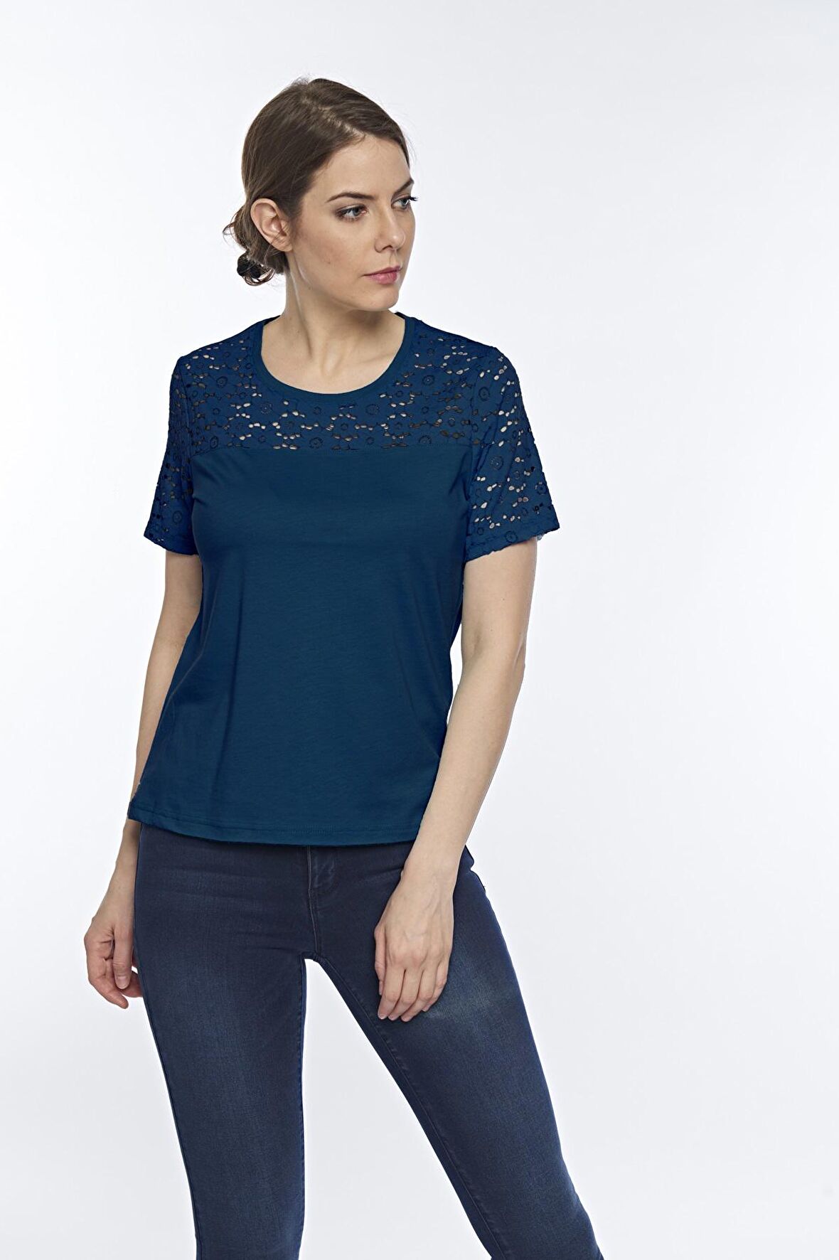 Kadın Pamuklu Modal Kısa Kollu Üst Comfort Fi̇t Çi̇çekli̇ Tişört - 2400