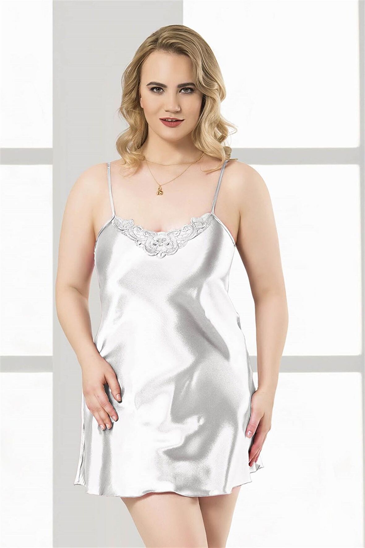 Aria's Closet Büyük Beden Beyaz Kısa Saten Gecelik