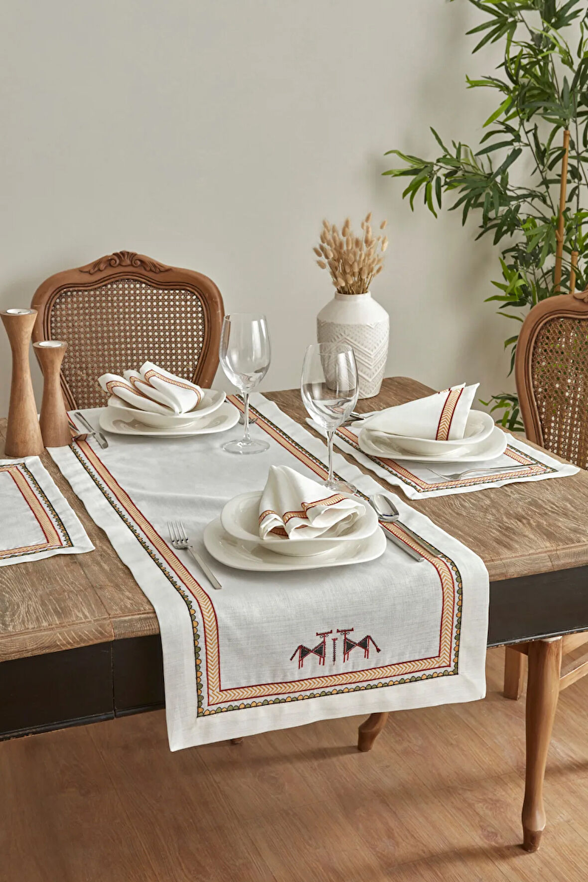 Karaca Home x Arslantepe Ekru Nakışlı Runner Set