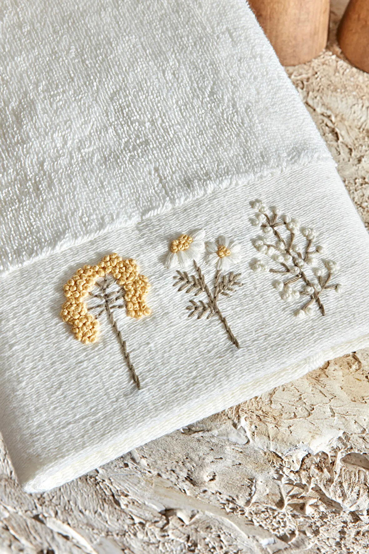 Karaca Home Comfort Touch Nakışlı %100 Pamuk Havlu Beyaz