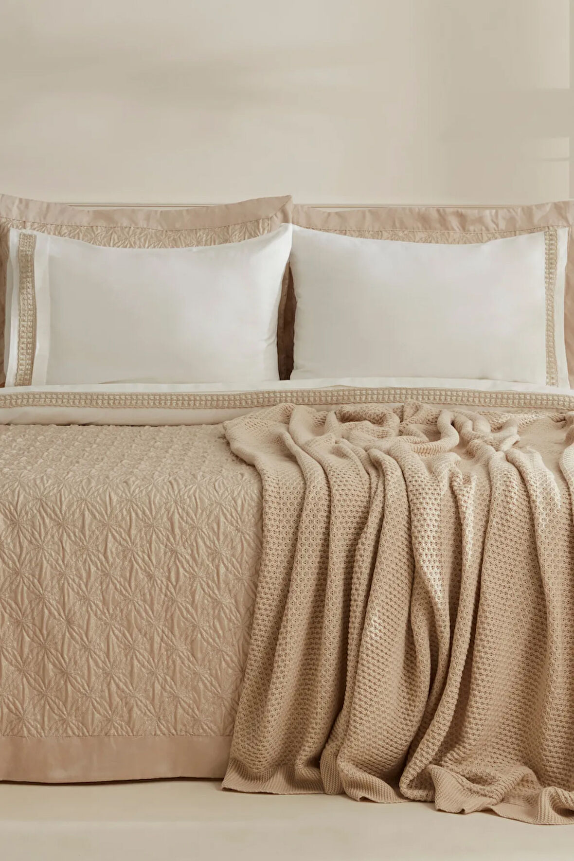 Karaca Home Bride Coll Delfi 8 Parça Çeyiz Seti Ekru