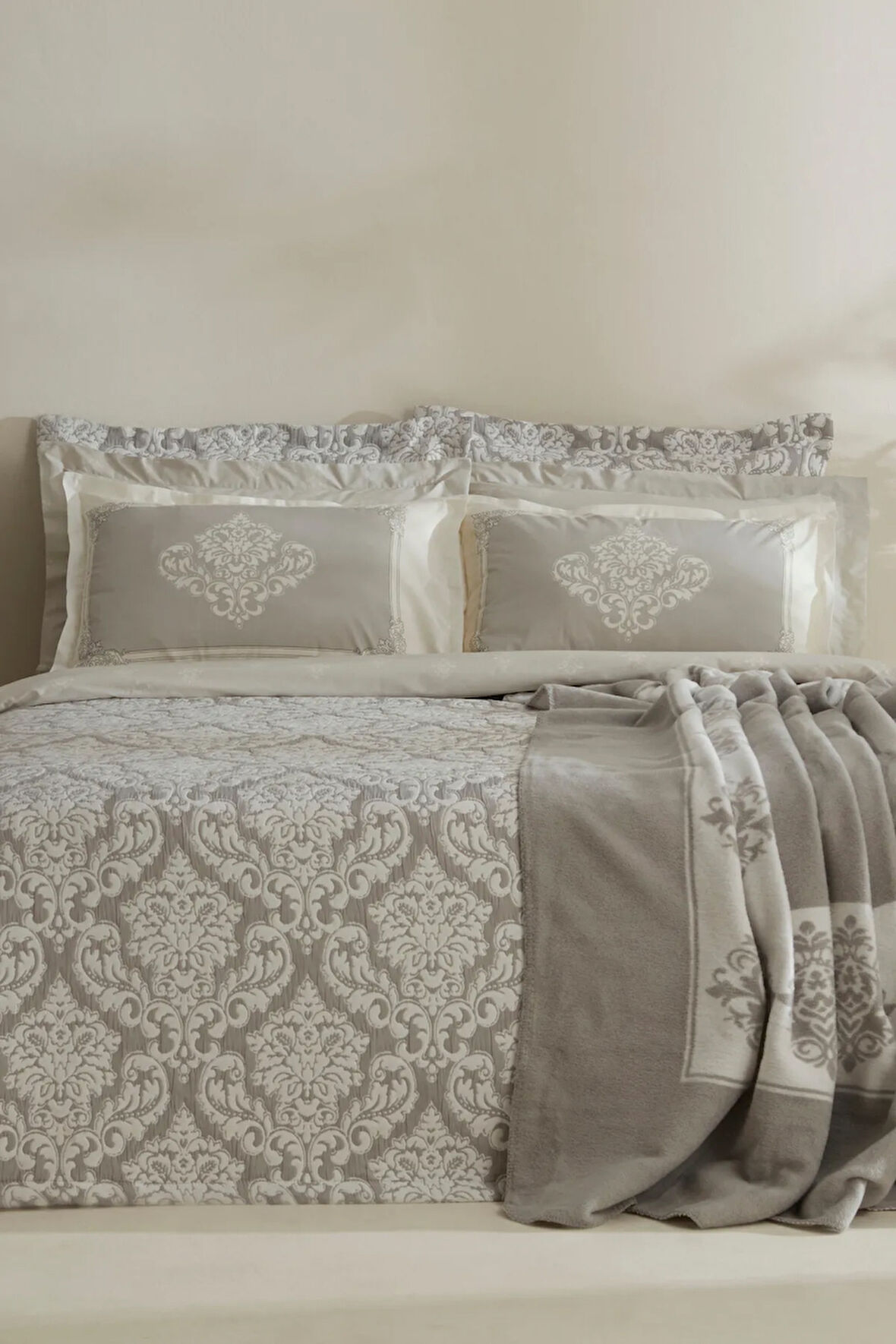 Karaca Home Timeless 8 Parça Çeyiz Seti Gri