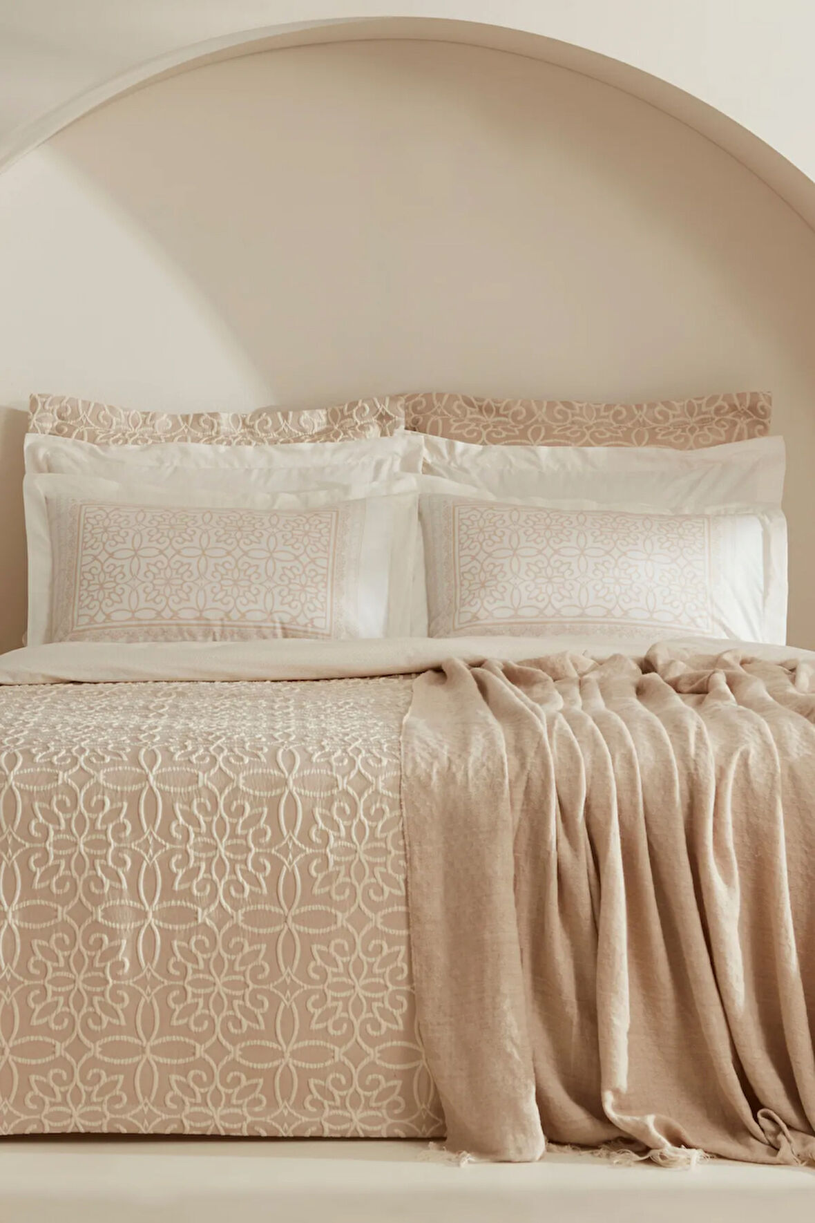 Karaca Home Eleni 8 Parça Çeyiz Seti Gold