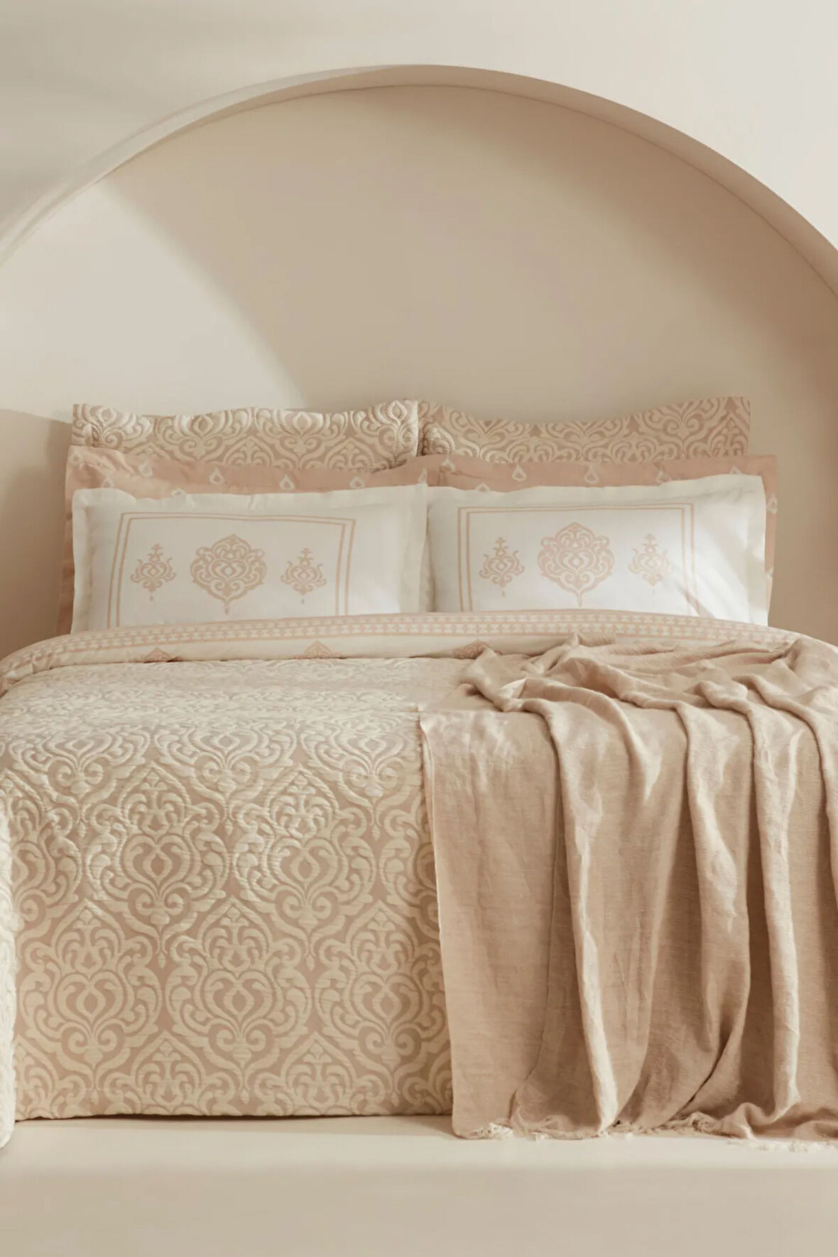 Karaca Home Helen 8 Parça Çeyiz Seti Gold