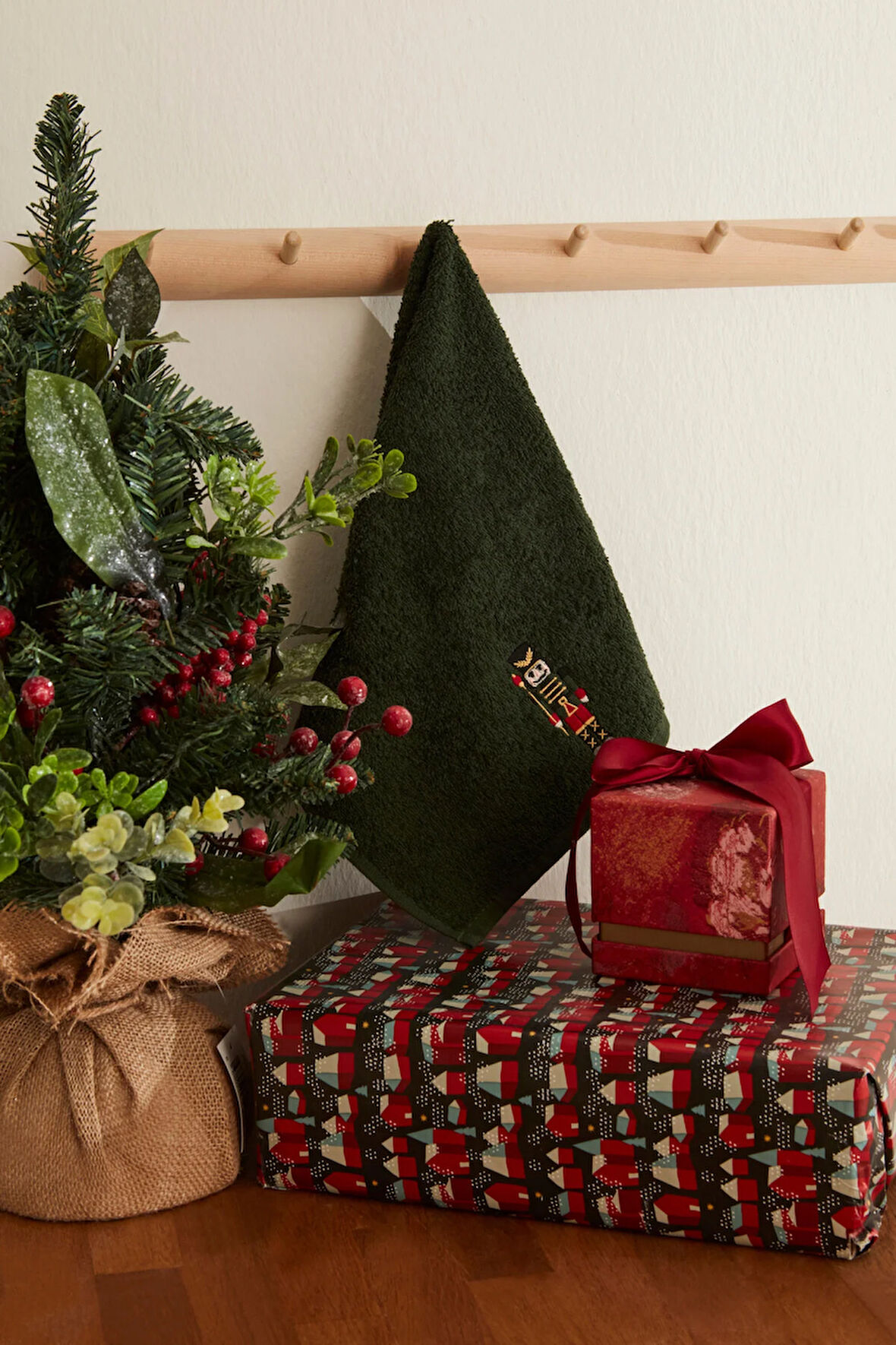 Karaca Home New Year Yılbaşı Asker %100 Pamuk El Havlusu Yeşil