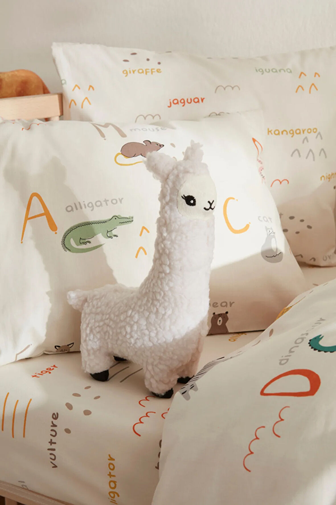 Karaca Home  Bebek Lama Şekilli Kırlent