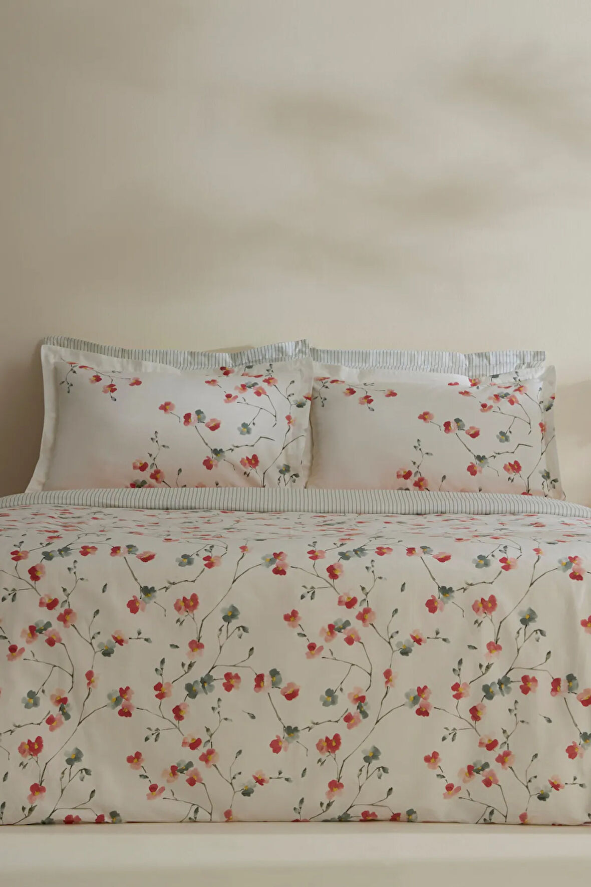 Karaca Home Lilian %100 Pamuk 120 Tel Çift Kişilik Saten Nevresim Takımı