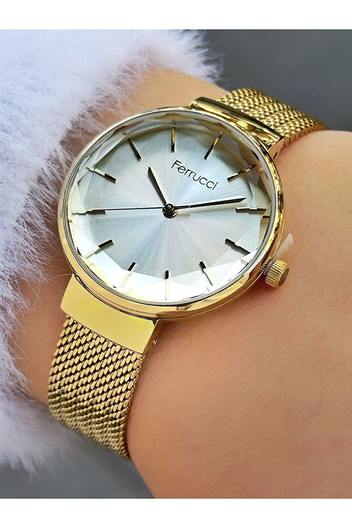Özel Tasarım Altın Renk Çelik Kordon Kadın Kol Saati