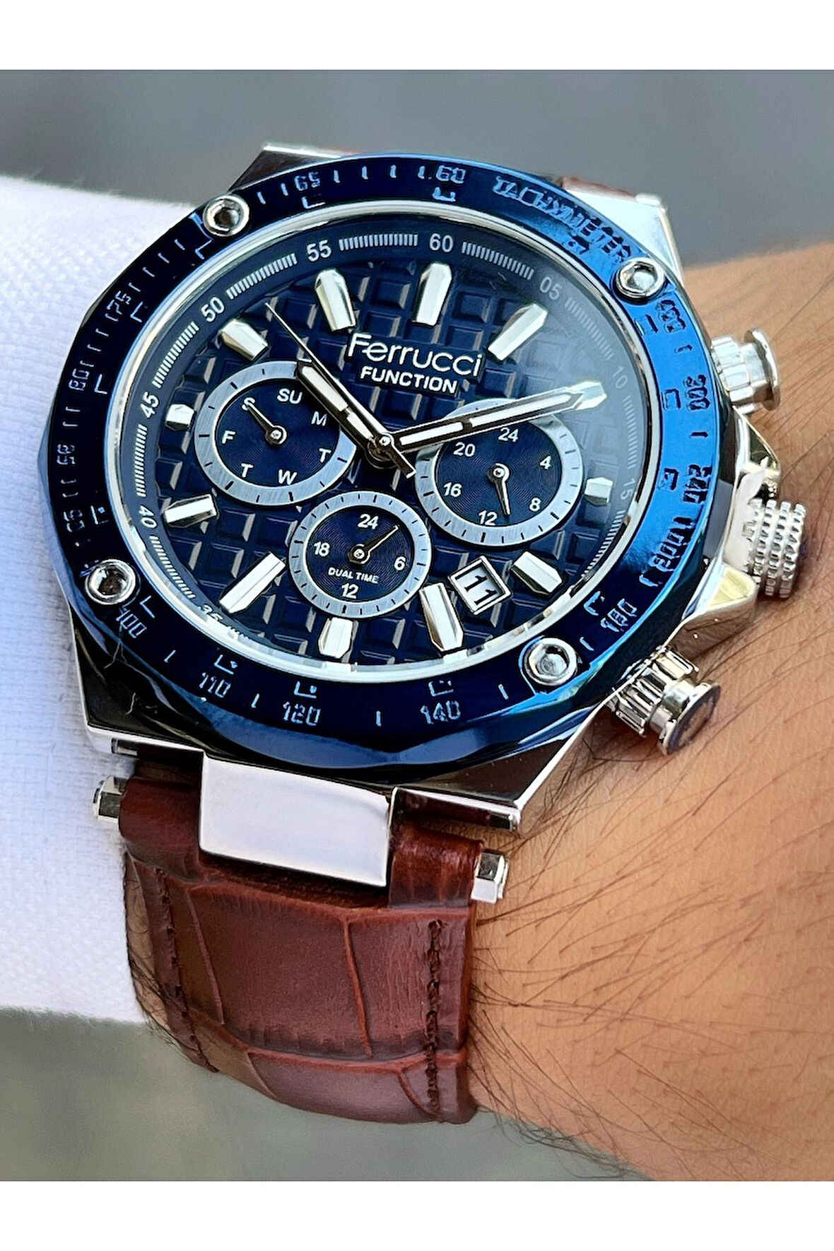 Fonksiyonları Aktif Kahverengi Renk 3 Atm Su Geçirmez Deri Kordon Erkek Kol Saati