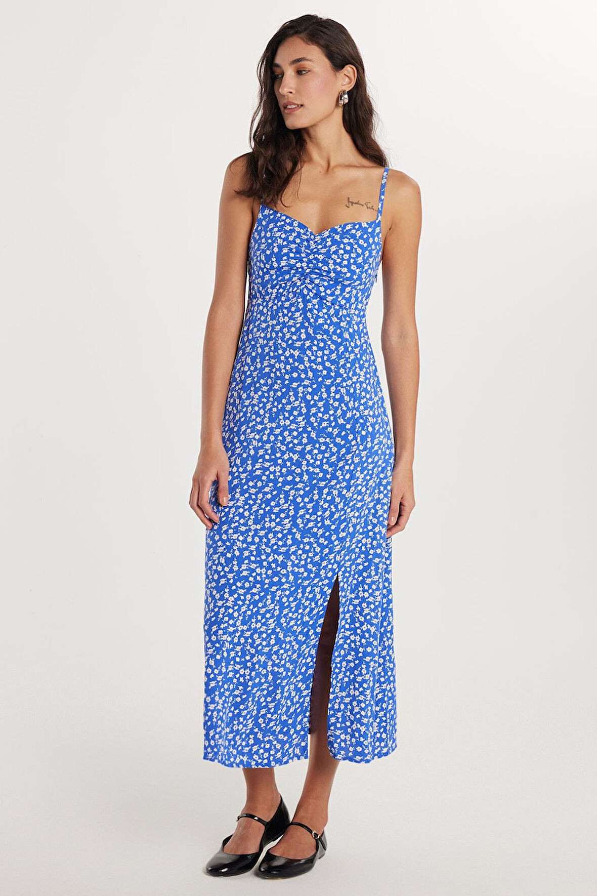 Kadın Slim Fit Dar Kesim İnce Askılı V Yaka Baskılı Viskon Mavi Elbise