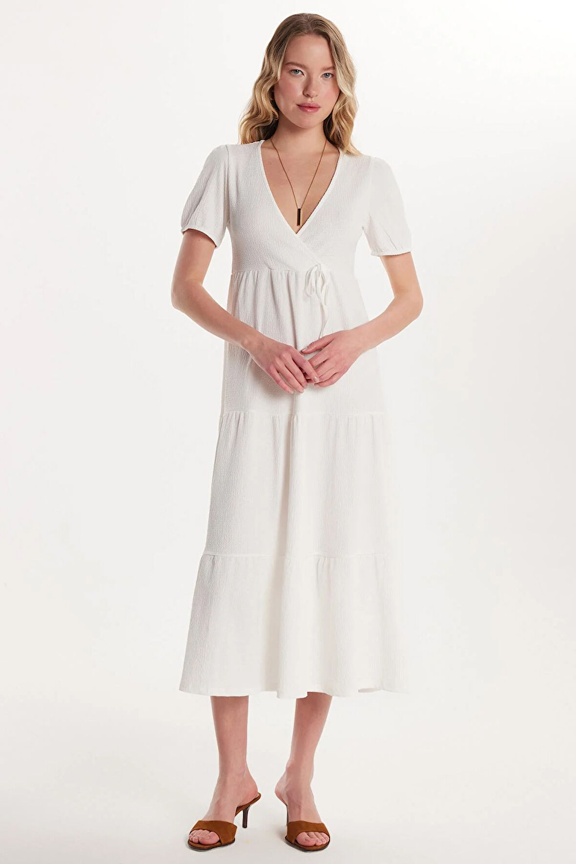 Kadın Standart Fit Normal Kesim V Yaka Gofre Midi Ekru Elbise