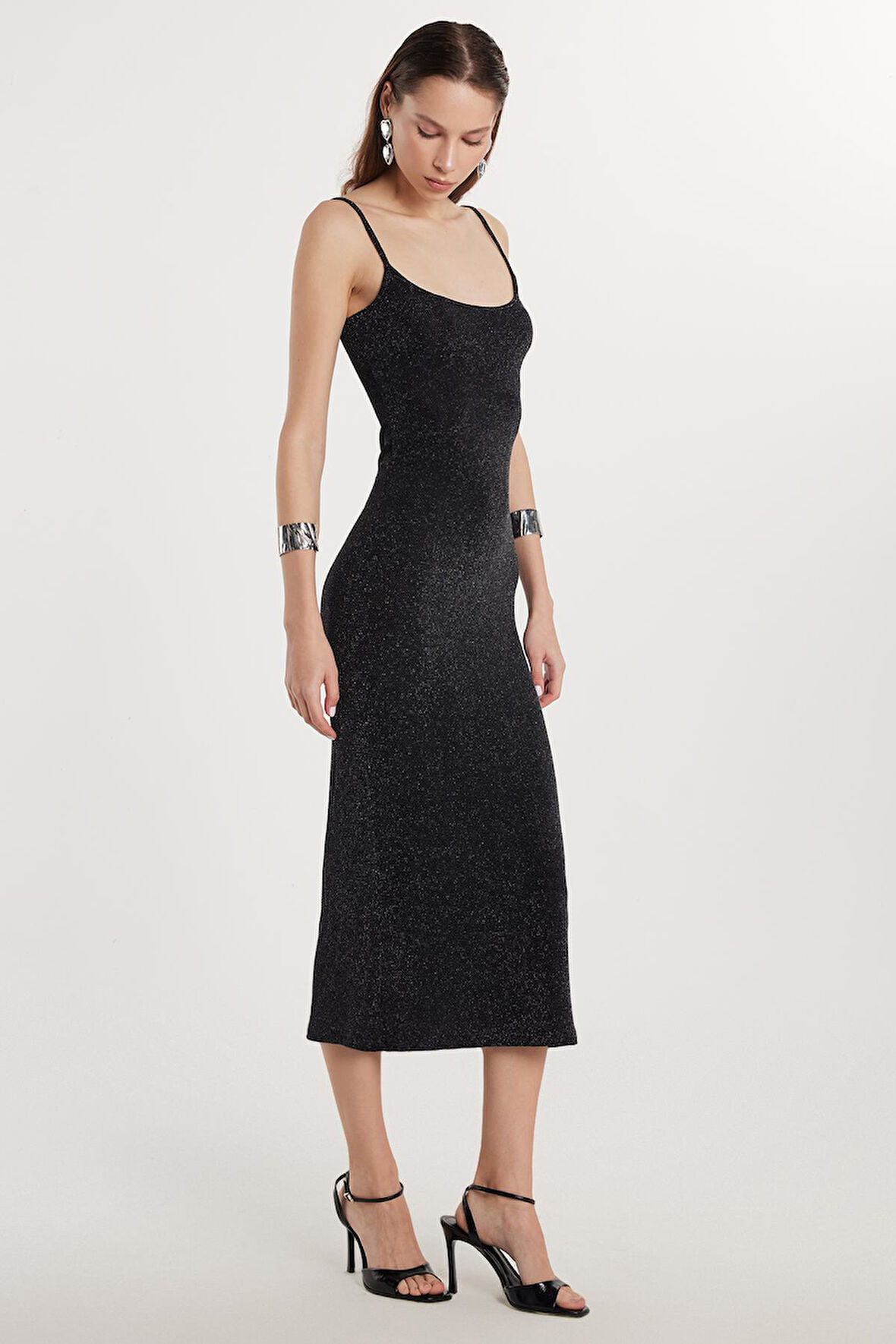 Kadın Slim Fit Dar Kesim İnce Askılı U Yaka Siyah Elbise