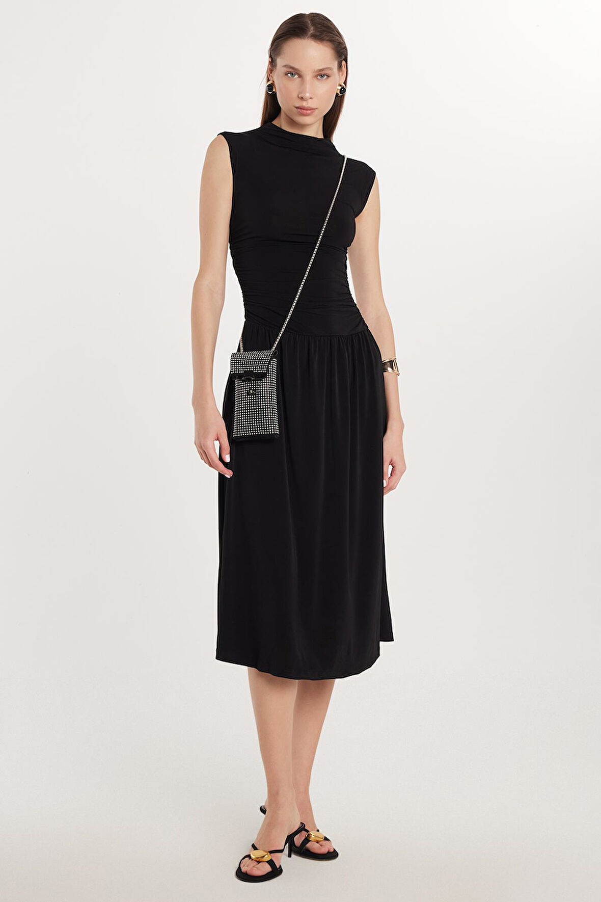 Kadın Slim Fit Dar Kesim Siyah Kolsuz Bisiklet Yaka Midi Boy Elbise