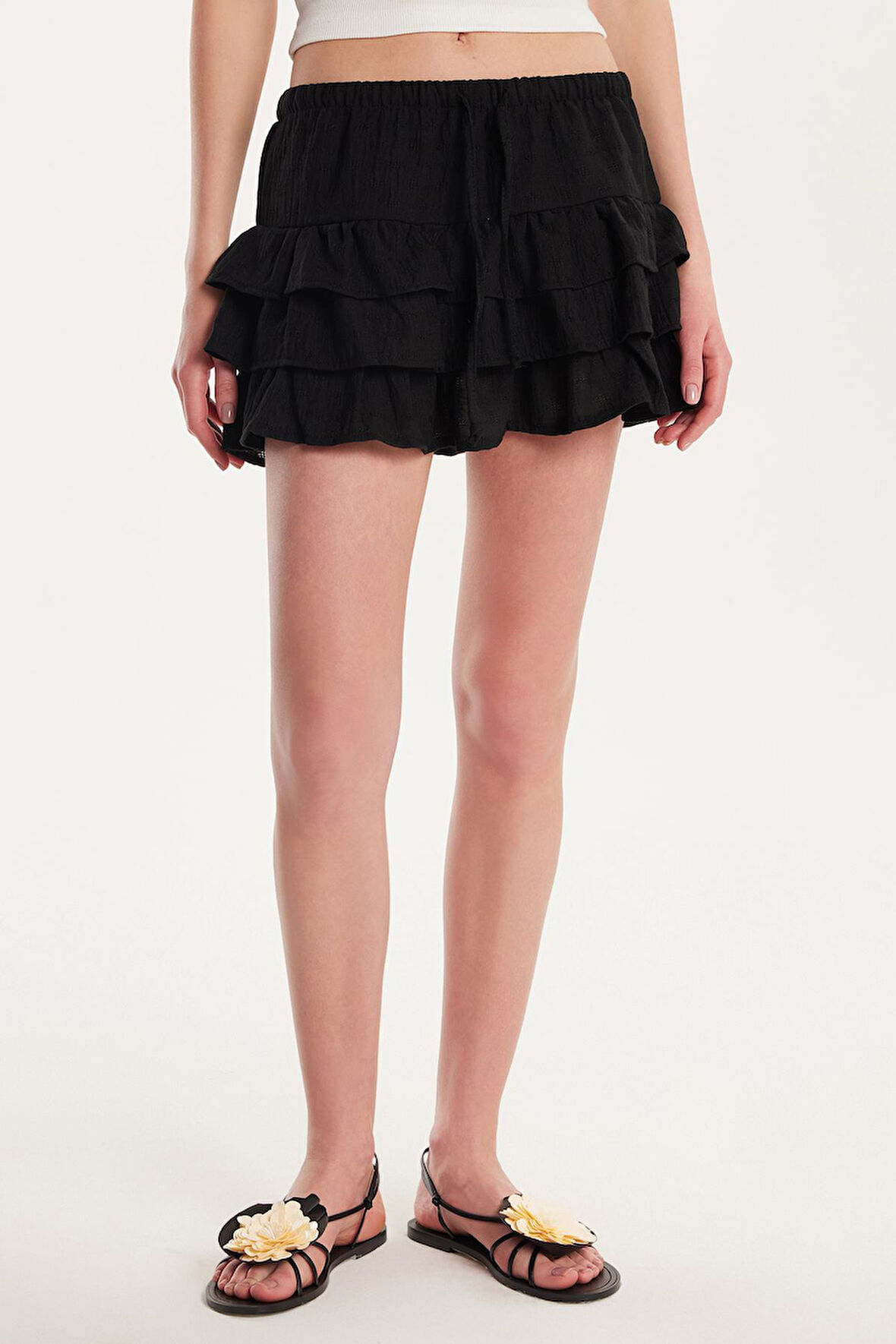 Kadın Standart Fit Bağcıklı Pileli Desenli Siyah Mini Etek