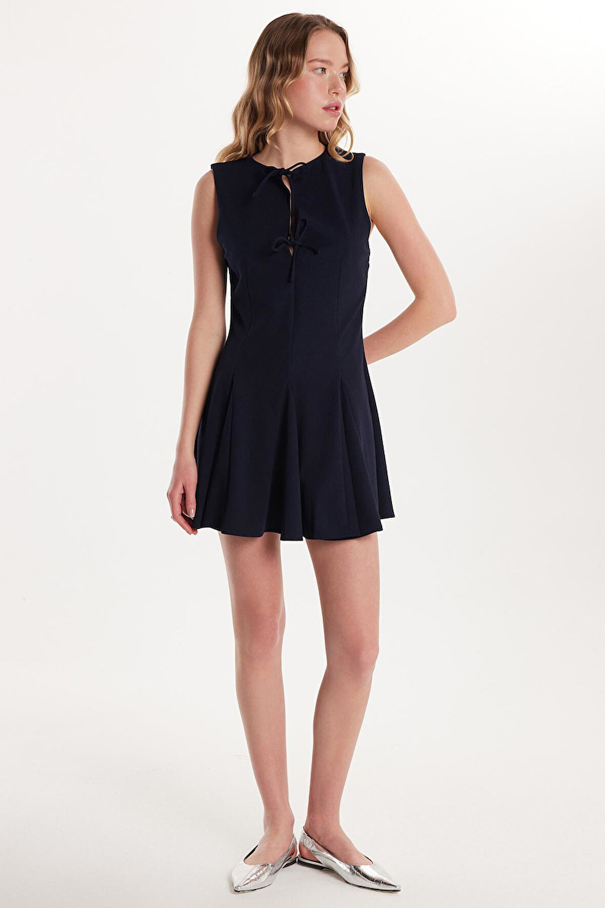 Kadın Regular Fit Klasik Kesim Boyun Bağlama Detaylı Mini Lacivert Elbise