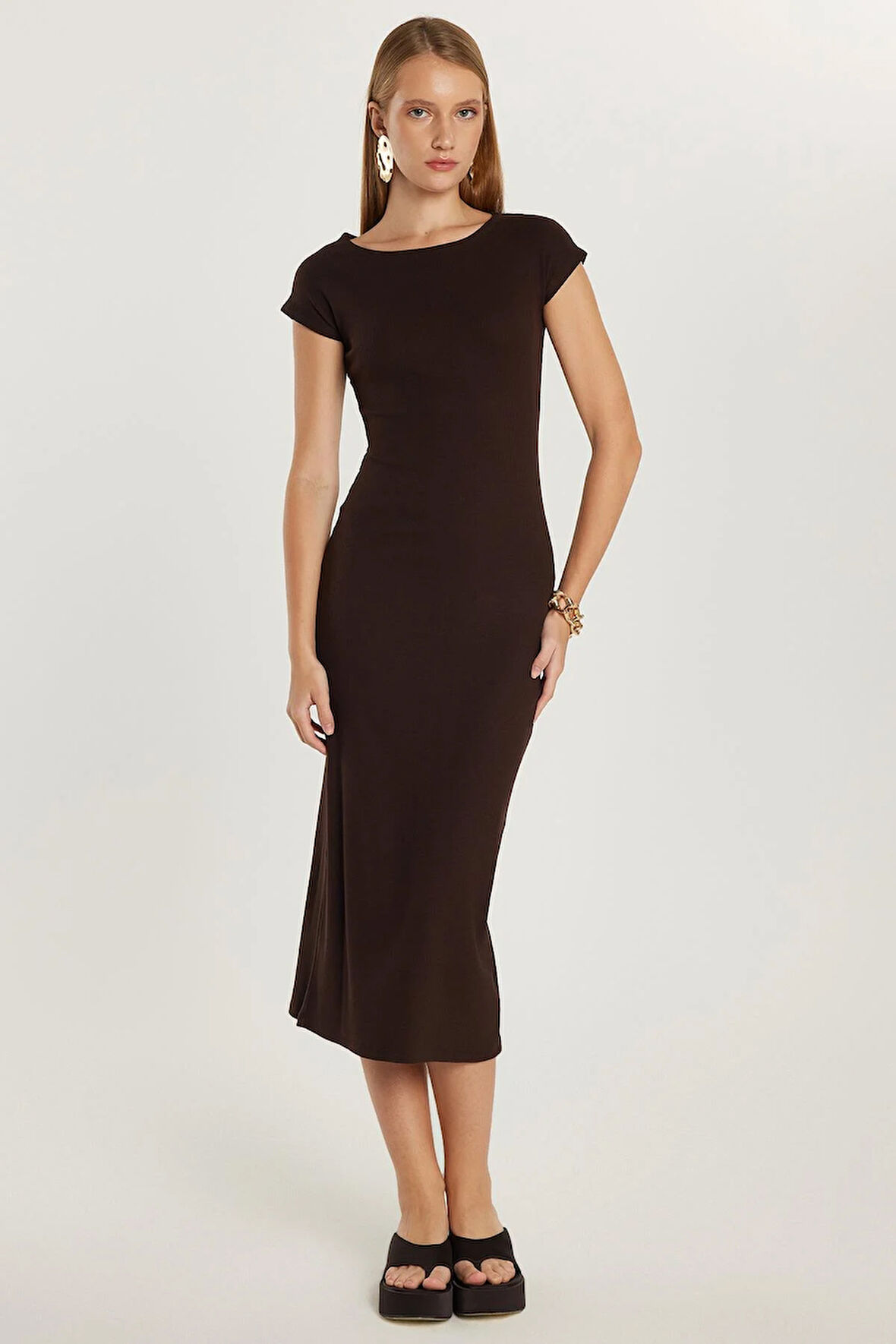 Kadın Modal Kumaş Slim Fit Dar Kesim Kısa Kollu Bisiklet Yaka Kahverengi Elbise