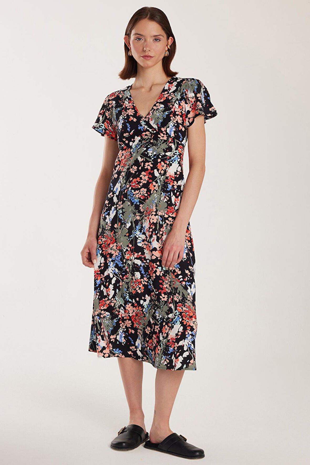 Kadın Standart Fit Viskon V Yaka Midi Elbise