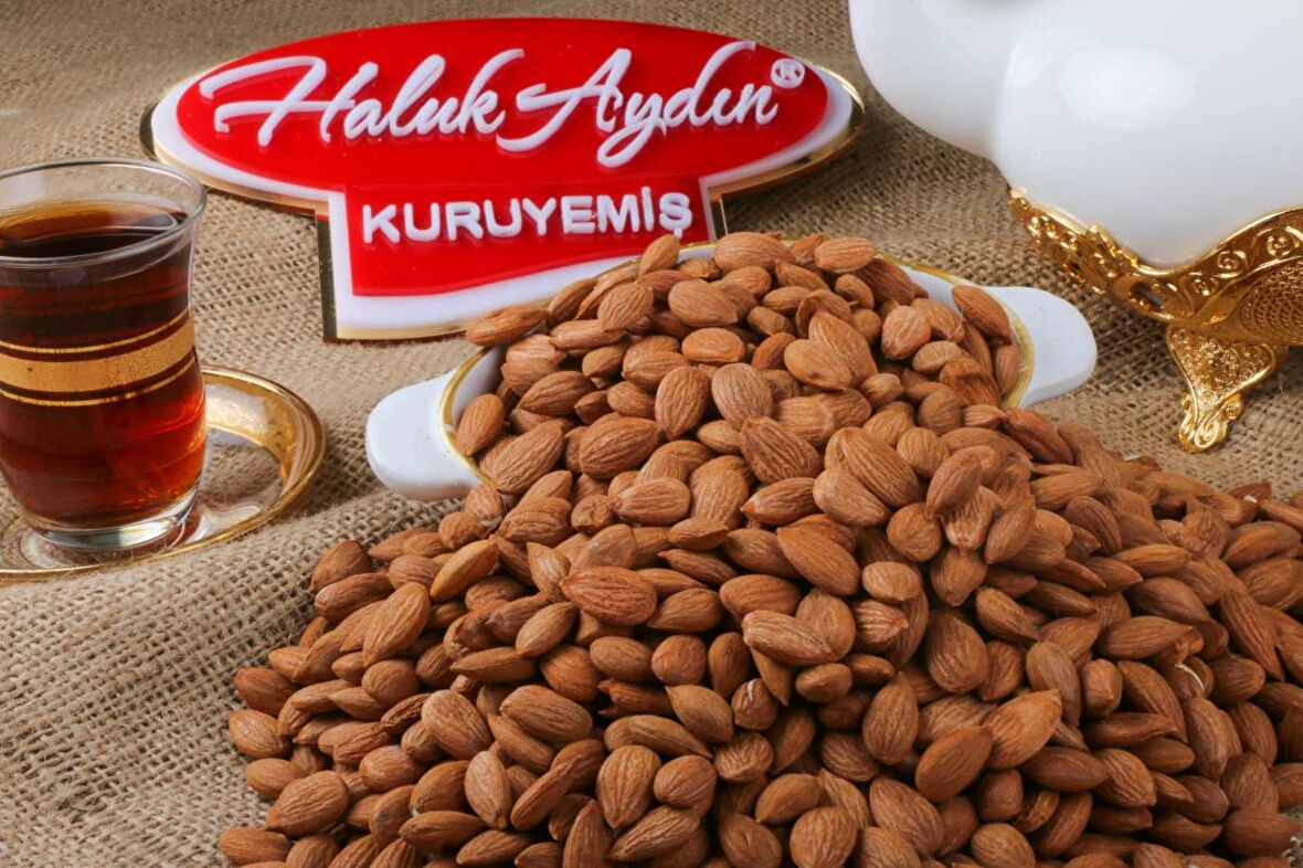 Çiğ Kayısı Çekirdeği 1 KG