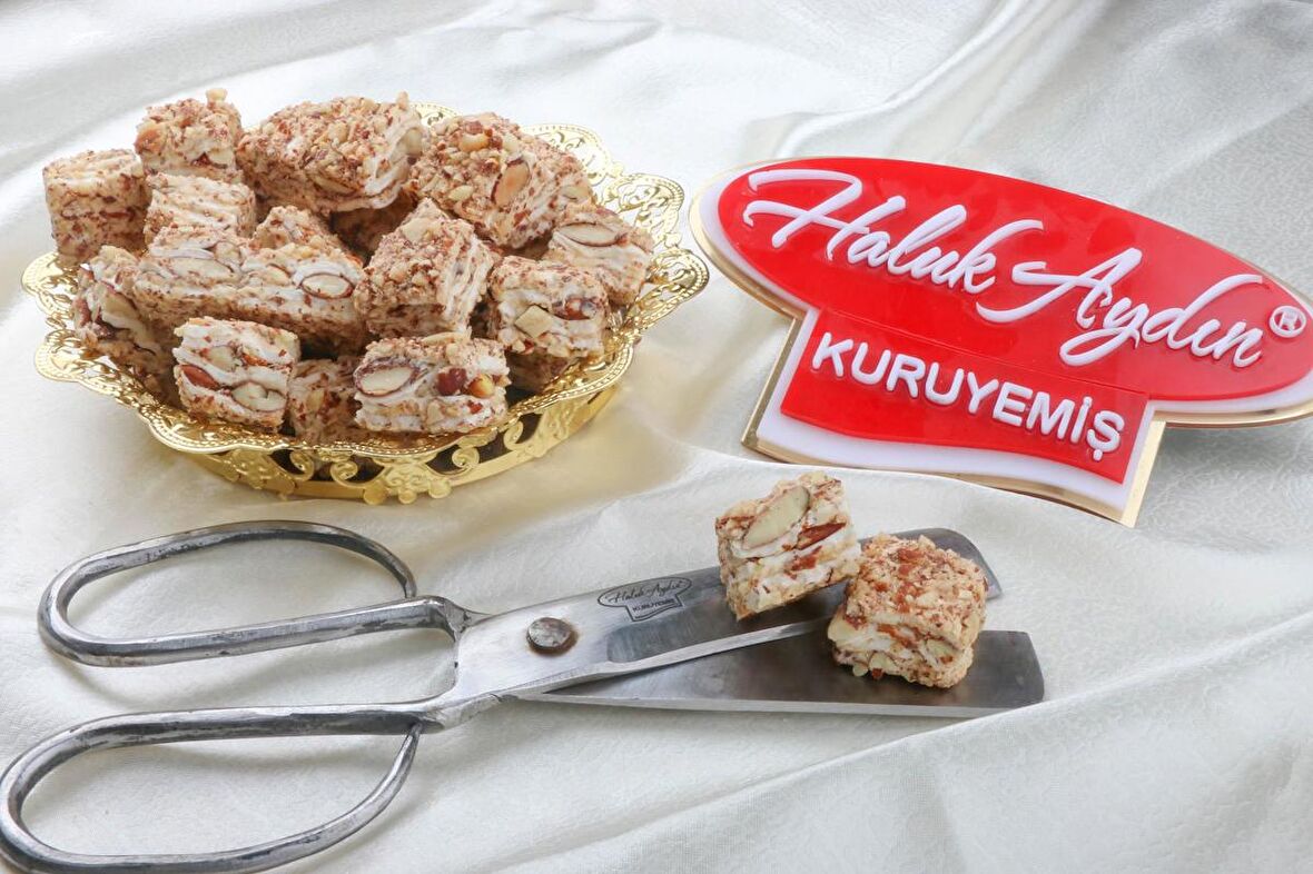 Baklava Fındık Kremalı Badem Kaplı 700 Gr