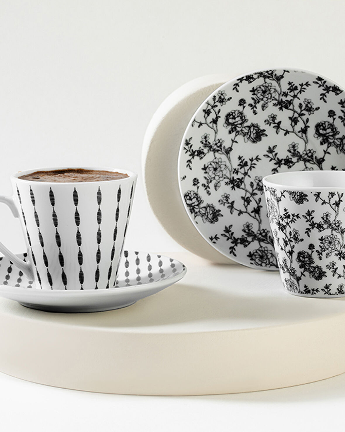 English Home New Retro Porselen 4 Parça 2 Kişilik Kahve Fincan Takımı Siyah