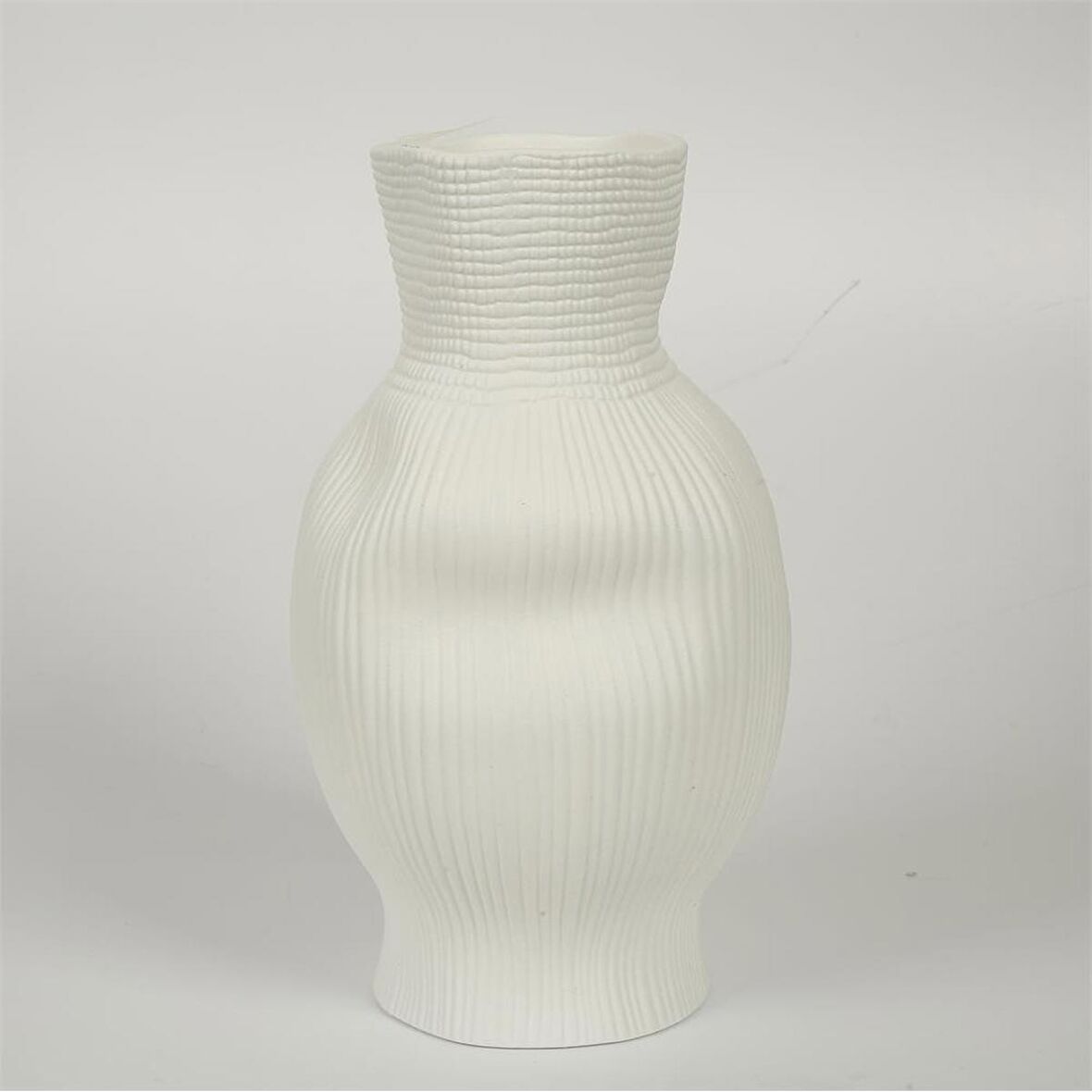Vitale Beyaz Darbeli Vazo Uzun 17*17*30 Cm AK.JM00008