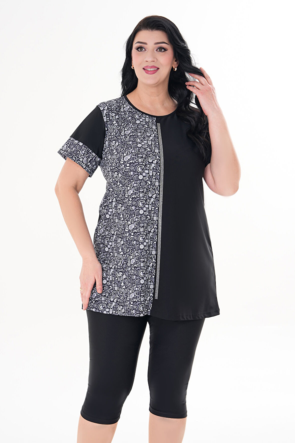 Büyük Beden Kısa Kol Yarı Kapalı Tesettür Mayo 2518 Çiçekli Siyah | 4XL